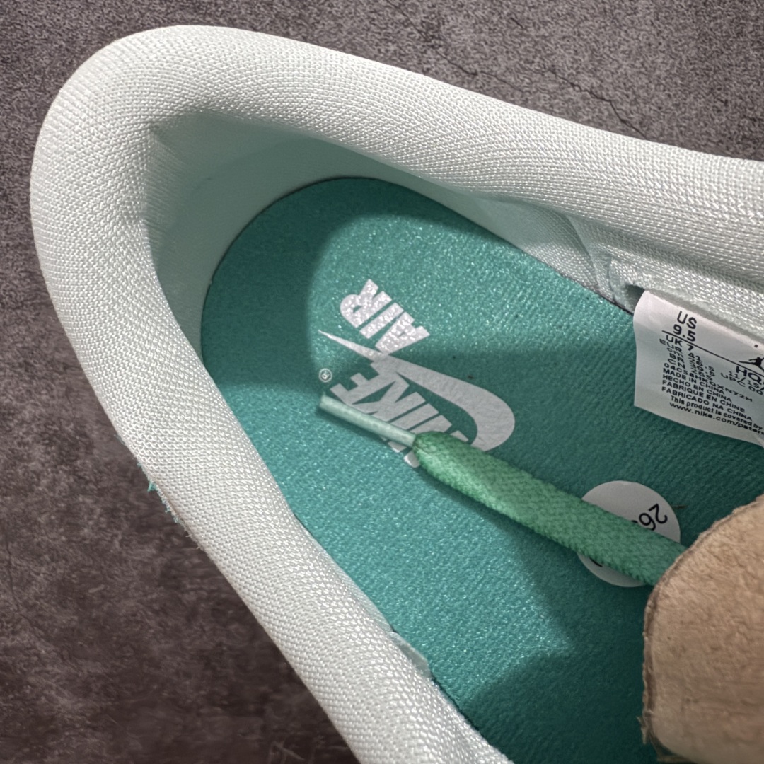 图片[9]-【纯原F版】Air Jordan 1 Retro Low OG”Washed Teal“ AJ1 乔1冰感薄荷 低帮文化休闲板鞋 #鞋款采用水洗青色色调搭配翻毛皮鞋面，为 1985 年经典元年版本注入冰感薄荷的新鲜气息。鞋舌处的 Nike Air 标志和后跟的 Wing 标志述彰显了该鞋款的历史渊源。透明鞋底为整体格调增添了清新的亮点。 货号：HQ8111-300 尺码：36 36.5 37.5 38 38.5 39 40 40.5 41 42 42.5 43 44 44.5 45 46 47.5-选品中心