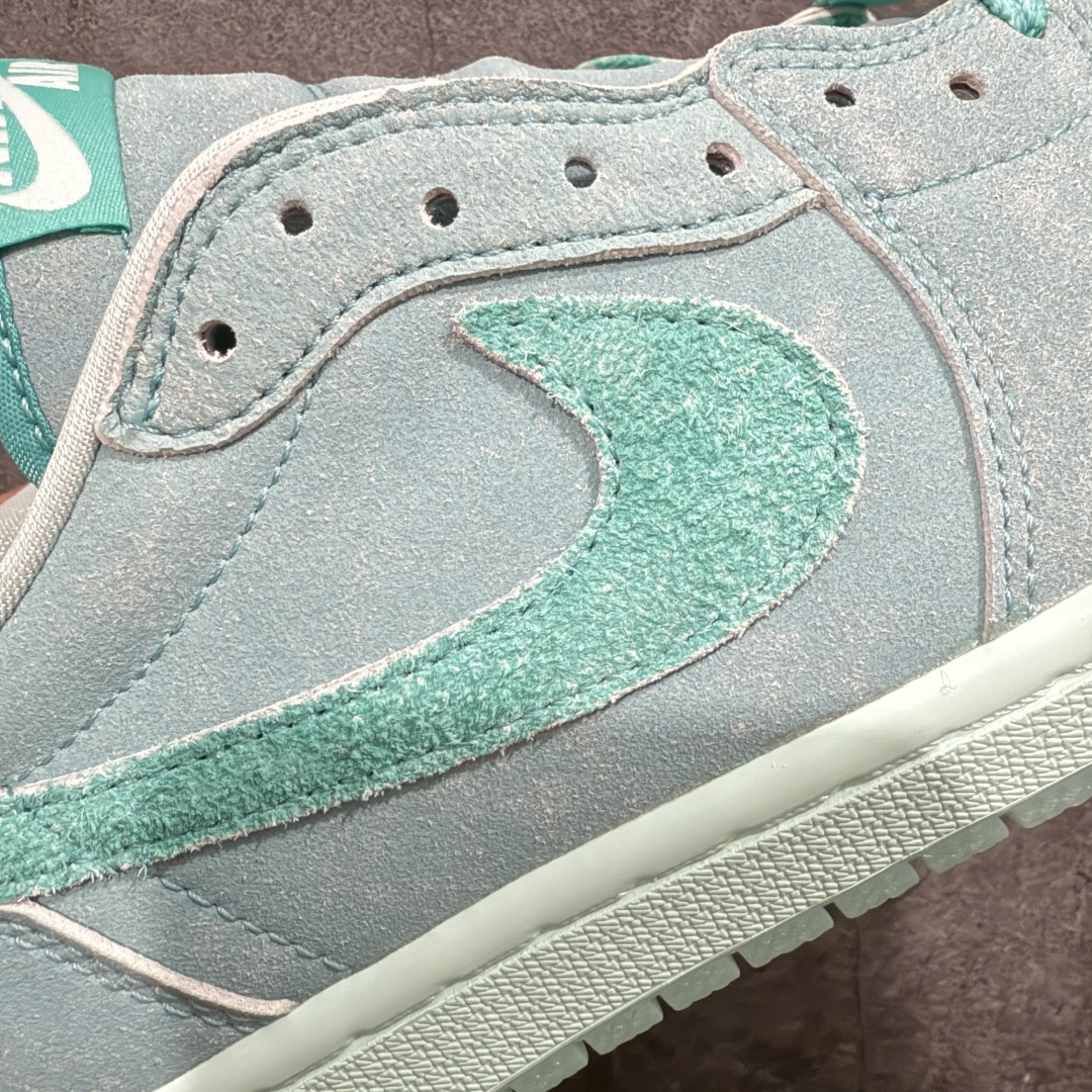 图片[3]-【纯原F版】Air Jordan 1 Retro Low OG”Washed Teal“ AJ1 乔1冰感薄荷 低帮文化休闲板鞋 #鞋款采用水洗青色色调搭配翻毛皮鞋面，为 1985 年经典元年版本注入冰感薄荷的新鲜气息。鞋舌处的 Nike Air 标志和后跟的 Wing 标志述彰显了该鞋款的历史渊源。透明鞋底为整体格调增添了清新的亮点。 货号：HQ8111-300 尺码：36 36.5 37.5 38 38.5 39 40 40.5 41 42 42.5 43 44 44.5 45 46 47.5-选品中心