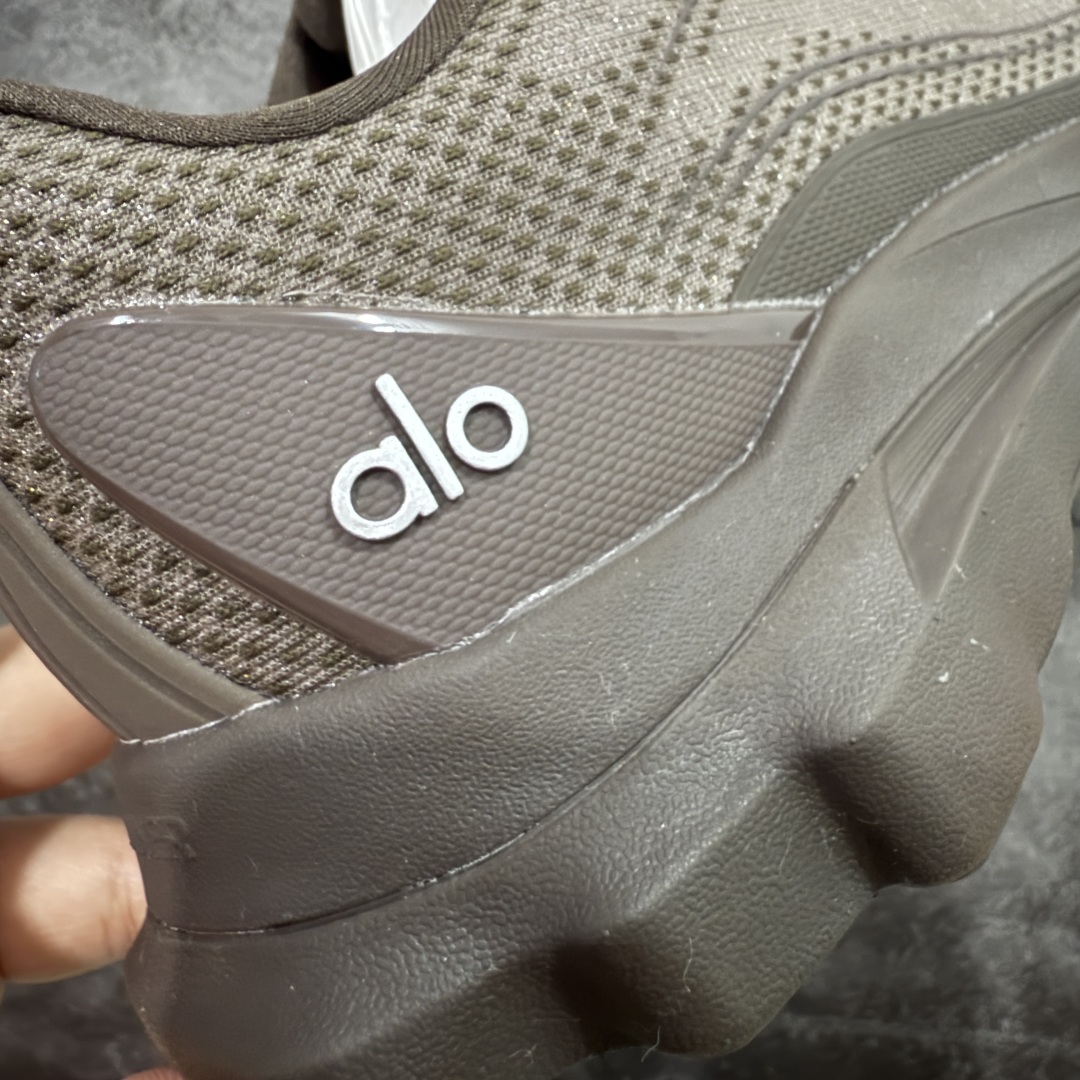 图片[3]-【LW版本】Alo Runner 明星同款 四季常青款增高低帮休闲生活鞋 棕色  1：1复刻 细节一步到位 采用增高4CM防滑耐磨鞋底 随意搭配的都好看的鞋子  尺码：36 37 38 39 40 41 42 43 44 45-选品中心