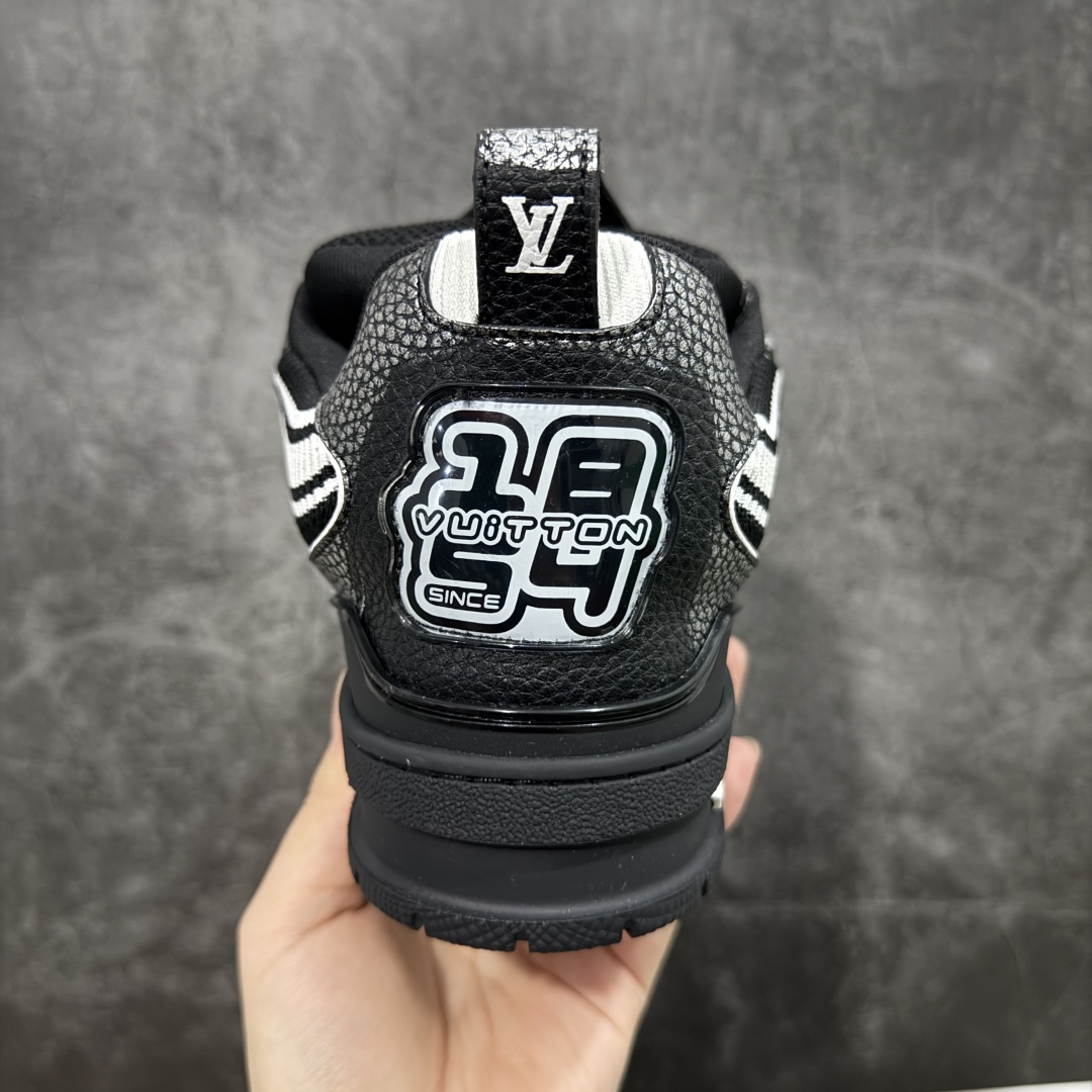 图片[4]-【广东纯原版本】Louis Vuitton LV Skate时装走秀圆头系带运动鞋 完美鞋型超高的清洁度 零毛边线头瑕疵 全套原楦原纸版原鞋开模 全网最具灵魂的版型 正确原装黄色鞋盒 正确中底印花 鞋面印花3D高频深度立体 全鞋电脑针车 紧密相连 针距密度一致 环保乳胶注塑鞋垫 厚度脚感还原原版 皮面裁剪部位 统一油边封口工艺 原装橡胶大底含胶量大底组合零偏差 专柜全套包装 防尘袋 说明书 质保卡 男女鞋 尺码：35 36 37 38 39 40 41 42 43 44 45-选品中心