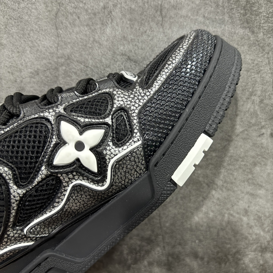 图片[6]-【广东纯原版本】Louis Vuitton LV Skate时装走秀圆头系带运动鞋 完美鞋型超高的清洁度 零毛边线头瑕疵 全套原楦原纸版原鞋开模 全网最具灵魂的版型 正确原装黄色鞋盒 正确中底印花 鞋面印花3D高频深度立体 全鞋电脑针车 紧密相连 针距密度一致 环保乳胶注塑鞋垫 厚度脚感还原原版 皮面裁剪部位 统一油边封口工艺 原装橡胶大底含胶量大底组合零偏差 专柜全套包装 防尘袋 说明书 质保卡 男女鞋 尺码：35 36 37 38 39 40 41 42 43 44 45-选品中心