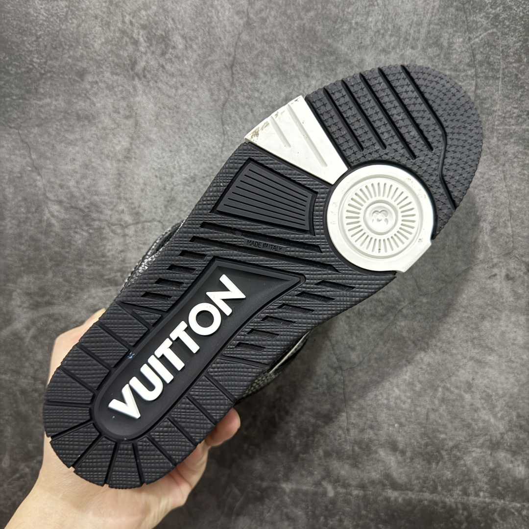 图片[9]-【广东纯原版本】Louis Vuitton LV Skate时装走秀圆头系带运动鞋 完美鞋型超高的清洁度 零毛边线头瑕疵 全套原楦原纸版原鞋开模 全网最具灵魂的版型 正确原装黄色鞋盒 正确中底印花 鞋面印花3D高频深度立体 全鞋电脑针车 紧密相连 针距密度一致 环保乳胶注塑鞋垫 厚度脚感还原原版 皮面裁剪部位 统一油边封口工艺 原装橡胶大底含胶量大底组合零偏差 专柜全套包装 防尘袋 说明书 质保卡 男女鞋 尺码：35 36 37 38 39 40 41 42 43 44 45-选品中心