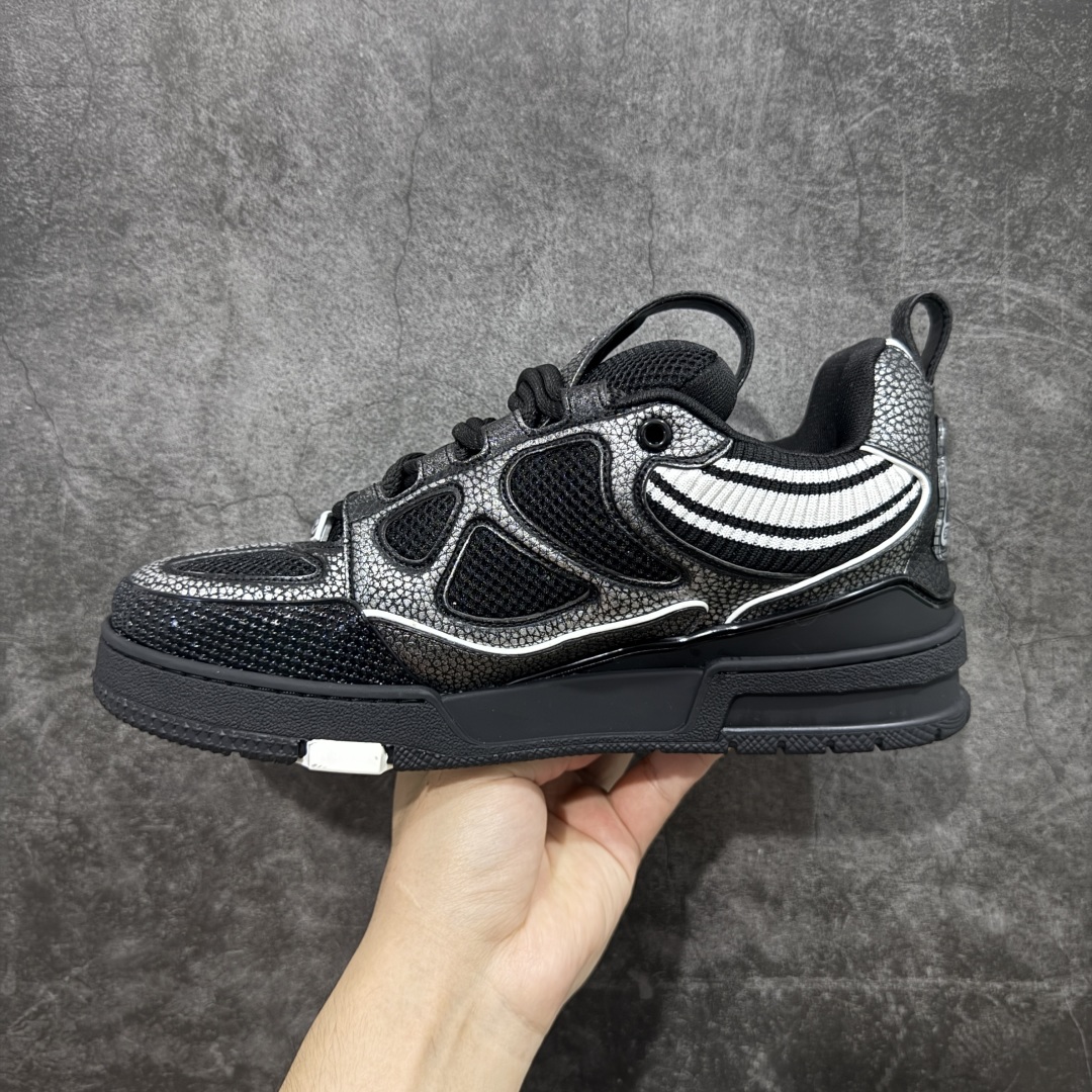 图片[2]-【广东纯原版本】Louis Vuitton LV Skate时装走秀圆头系带运动鞋 完美鞋型超高的清洁度 零毛边线头瑕疵 全套原楦原纸版原鞋开模 全网最具灵魂的版型 正确原装黄色鞋盒 正确中底印花 鞋面印花3D高频深度立体 全鞋电脑针车 紧密相连 针距密度一致 环保乳胶注塑鞋垫 厚度脚感还原原版 皮面裁剪部位 统一油边封口工艺 原装橡胶大底含胶量大底组合零偏差 专柜全套包装 防尘袋 说明书 质保卡 男女鞋 尺码：35 36 37 38 39 40 41 42 43 44 45-选品中心