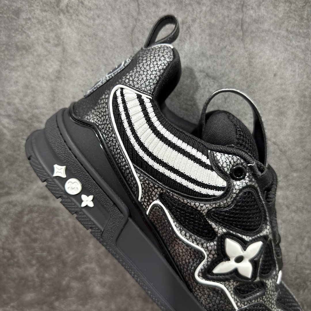 图片[7]-【广东纯原版本】Louis Vuitton LV Skate时装走秀圆头系带运动鞋 完美鞋型超高的清洁度 零毛边线头瑕疵 全套原楦原纸版原鞋开模 全网最具灵魂的版型 正确原装黄色鞋盒 正确中底印花 鞋面印花3D高频深度立体 全鞋电脑针车 紧密相连 针距密度一致 环保乳胶注塑鞋垫 厚度脚感还原原版 皮面裁剪部位 统一油边封口工艺 原装橡胶大底含胶量大底组合零偏差 专柜全套包装 防尘袋 说明书 质保卡 男女鞋 尺码：35 36 37 38 39 40 41 42 43 44 45-选品中心