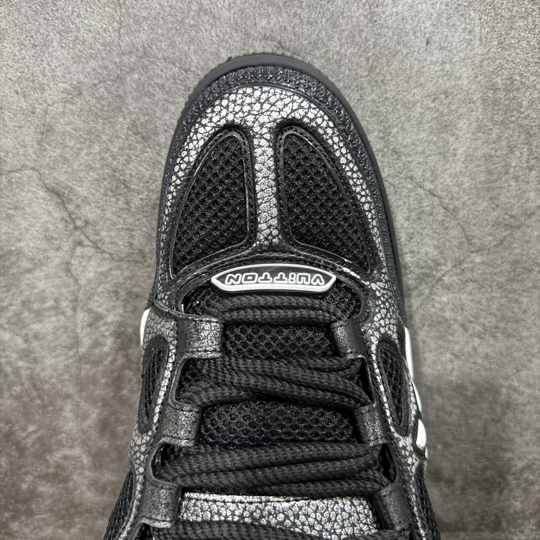 图片[5]-【广东纯原版本】Louis Vuitton LV Skate时装走秀圆头系带运动鞋 完美鞋型超高的清洁度 零毛边线头瑕疵 全套原楦原纸版原鞋开模 全网最具灵魂的版型 正确原装黄色鞋盒 正确中底印花 鞋面印花3D高频深度立体 全鞋电脑针车 紧密相连 针距密度一致 环保乳胶注塑鞋垫 厚度脚感还原原版 皮面裁剪部位 统一油边封口工艺 原装橡胶大底含胶量大底组合零偏差 专柜全套包装 防尘袋 说明书 质保卡 男女鞋 尺码：35 36 37 38 39 40 41 42 43 44 45-选品中心