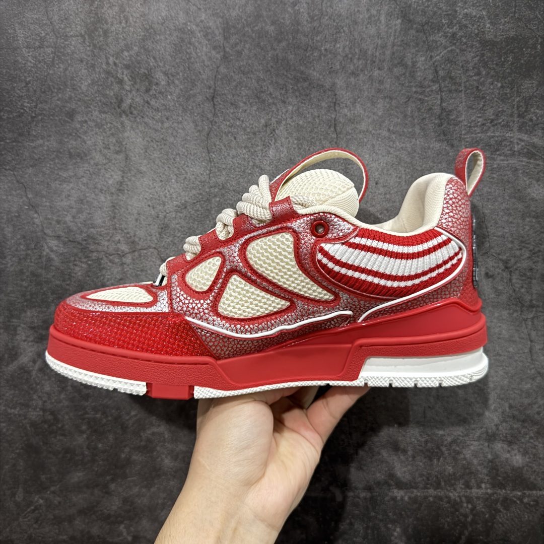 图片[2]-【广东纯原版本】Louis Vuitton LV Skate时装走秀圆头系带运动鞋 完美鞋型超高的清洁度 零毛边线头瑕疵 全套原楦原纸版原鞋开模 全网最具灵魂的版型 正确原装黄色鞋盒 正确中底印花 鞋面印花3D高频深度立体 全鞋电脑针车 紧密相连 针距密度一致 环保乳胶注塑鞋垫 厚度脚感还原原版 皮面裁剪部位 统一油边封口工艺 原装橡胶大底含胶量大底组合零偏差 专柜全套包装 防尘袋 说明书 质保卡 男女鞋 尺码：35 36 37 38 39 40 41 42 43 44 45-选品中心