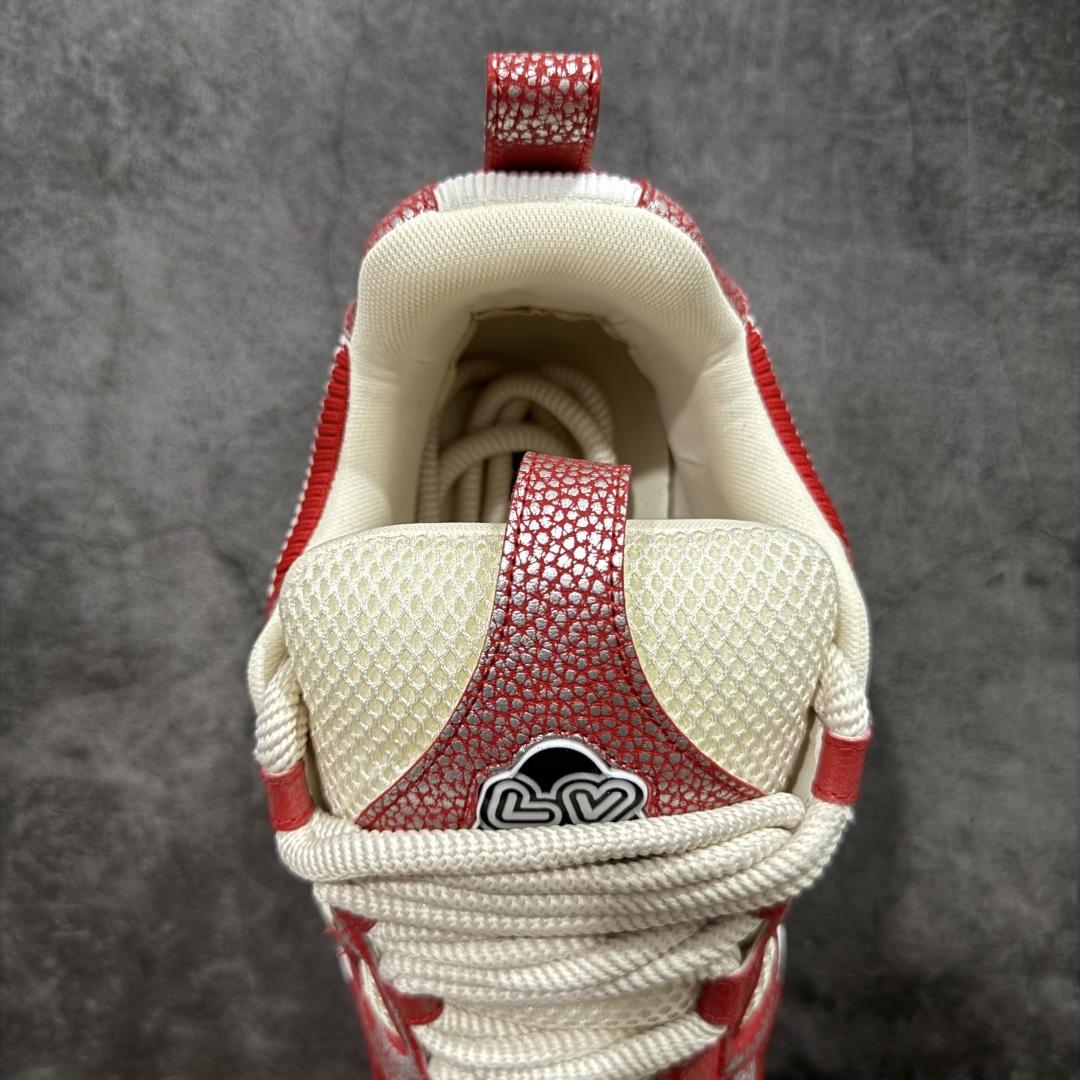 图片[8]-【广东纯原版本】Louis Vuitton LV Skate时装走秀圆头系带运动鞋 完美鞋型超高的清洁度 零毛边线头瑕疵 全套原楦原纸版原鞋开模 全网最具灵魂的版型 正确原装黄色鞋盒 正确中底印花 鞋面印花3D高频深度立体 全鞋电脑针车 紧密相连 针距密度一致 环保乳胶注塑鞋垫 厚度脚感还原原版 皮面裁剪部位 统一油边封口工艺 原装橡胶大底含胶量大底组合零偏差 专柜全套包装 防尘袋 说明书 质保卡 男女鞋 尺码：35 36 37 38 39 40 41 42 43 44 45-选品中心