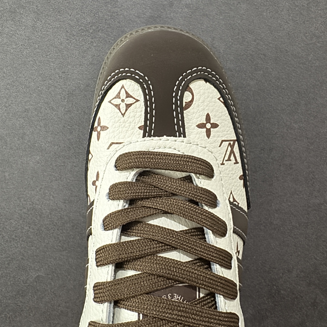 图片[8]-【定制版】adidas originals Samba OG x LV 桑巴舞系列复古经典轻便板鞋 此款以简约大方的造型设计 给人以随性休闲的时尚格调 穿着舒适轻便，运动灵活自如 满足日常个性穿搭 货号：DX0010 尺码：36 36.5 37 38 38.5 39 40 40.5 41 42 42.5 43 44 44.5 45-选品中心