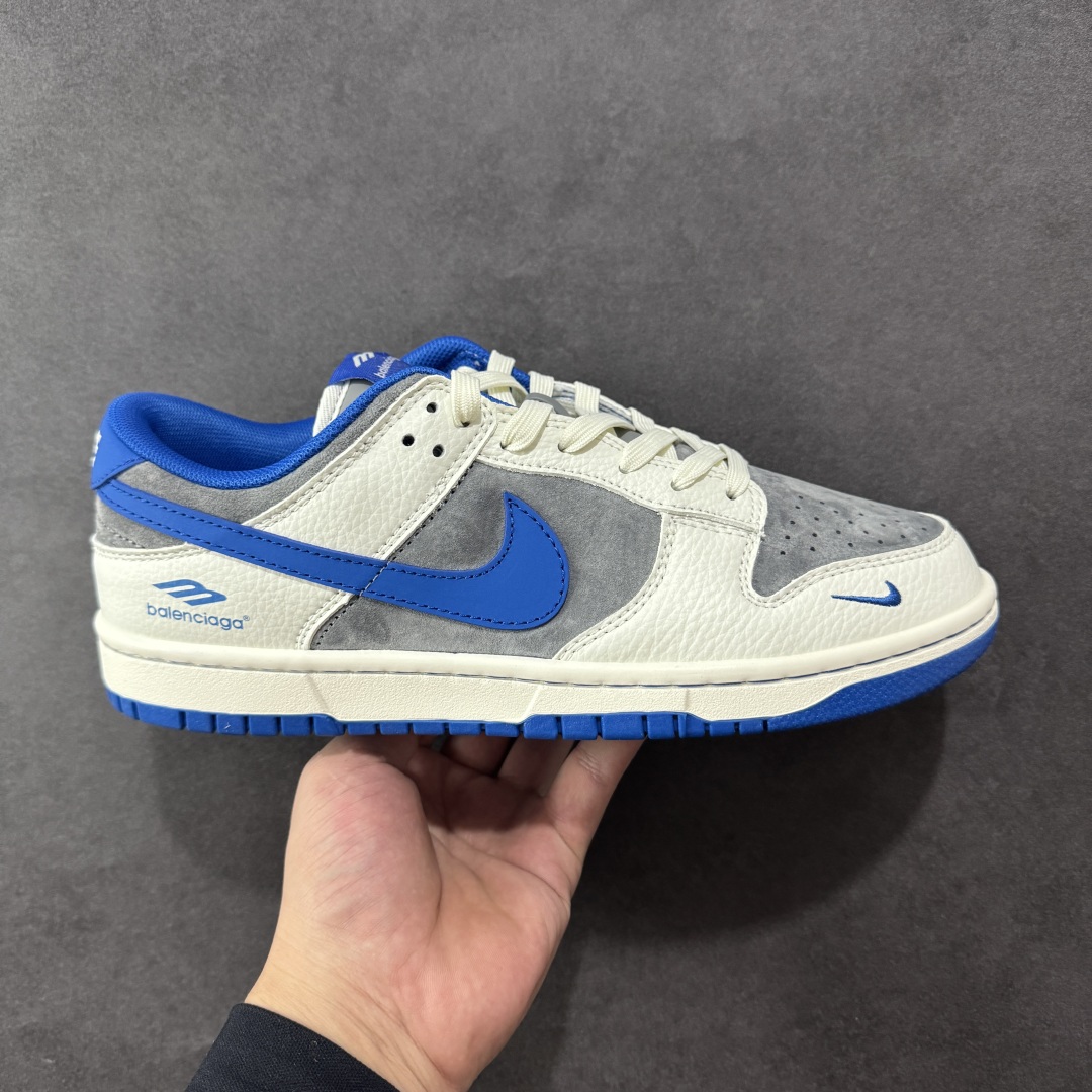 【定制版】Nike SB Dunk Low “巴黎世家联名---白灰蓝钩”高端定制 低帮休闲板鞋 定制鞋盒 大厂纯原品质出货 超高清洁度 皮料切割干净无任何毛边 细节完美 货号:FX1588-314 尺码:36 36.5 37.5 38 38.5 39 40 40.5 41 42 42.5 43 44 44.5 45-选品中心