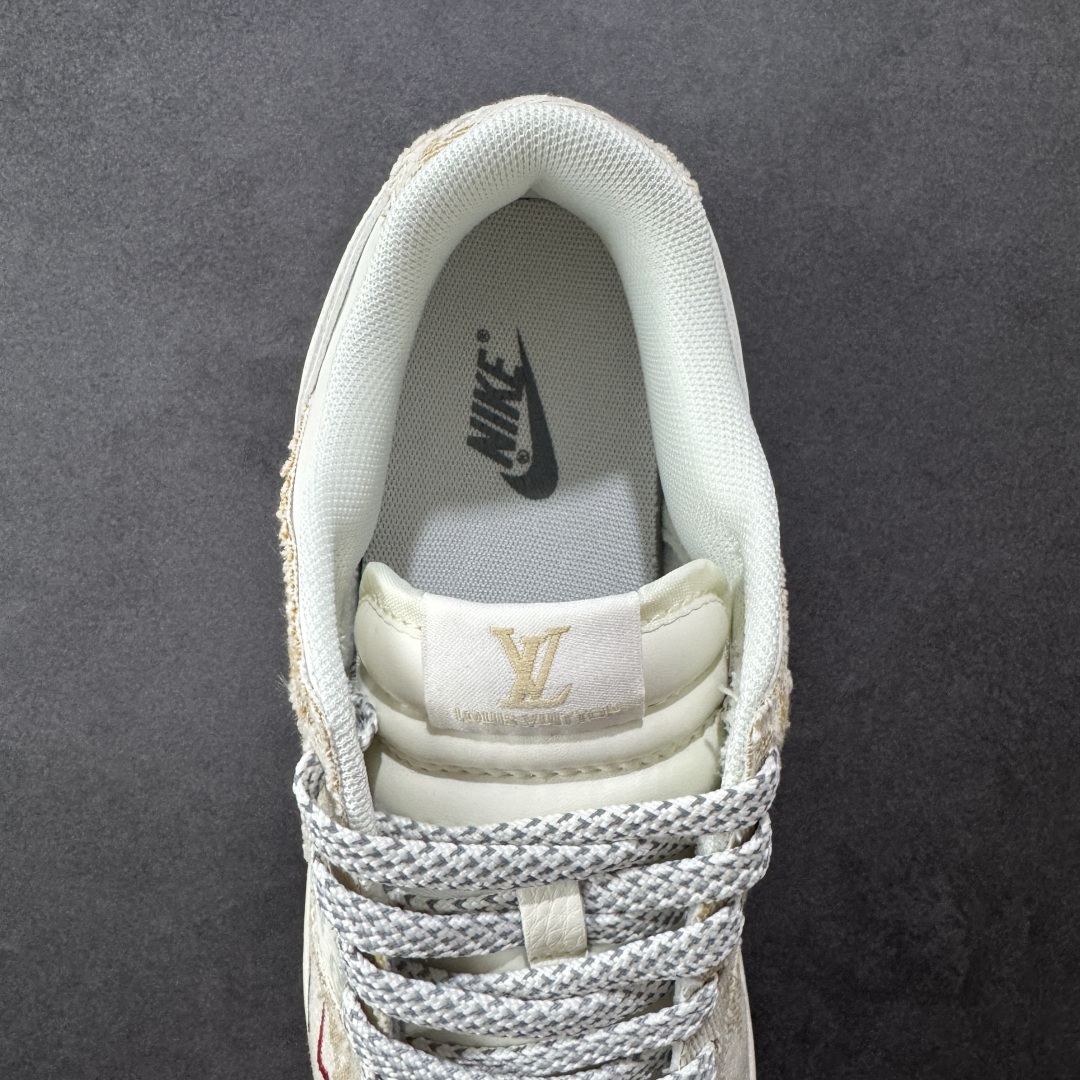 图片[7]-【定制版】Nike SB Dunk Low LV联名 卡其牛仔 周年高端定制 低帮休闲板鞋 YX5066-377 #定制鞋盒 大厂纯原品质出货 超高清洁度 皮料切割干净无任何毛边 细节完美 尺码：36 36.5 37.5 38 38.5 39 40 40.5 41 42 42.5 43 44 44.5 45 编码：HXSB330340-选品中心