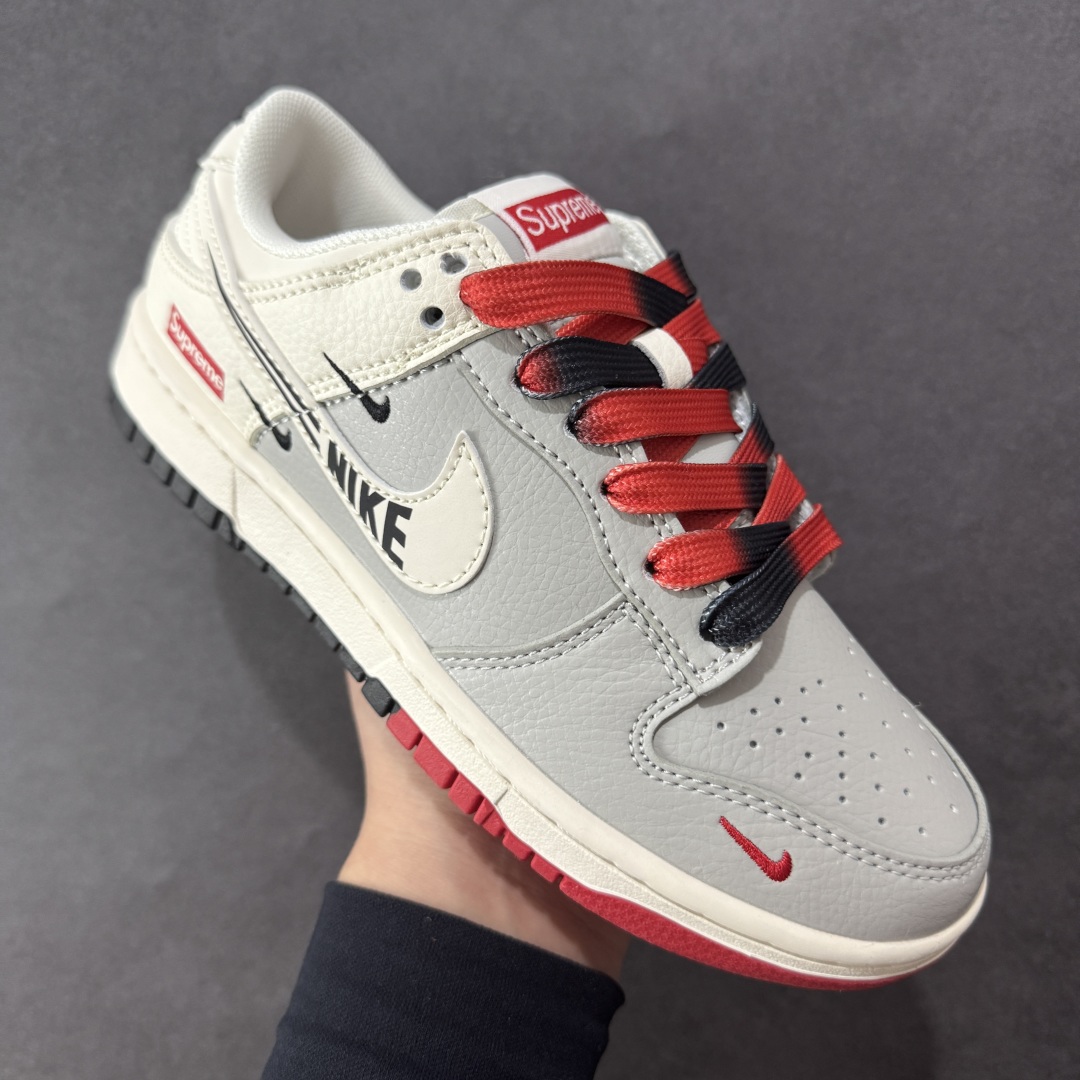 图片[3]-280💰【定制版】Nike SB Dunk Low Supreme联名 双拼米灰三勾 高端定制 低帮休闲板鞋 #大厂纯原品质出货 定制鞋盒 超高清洁度 皮料切割干净无任何毛边 细节完美 货号：QW5836-010 尺码：36 36.5 37.5 38 38.5 39 40 40.5 41 42 42.5 43 44 44.5 45-选品中心
