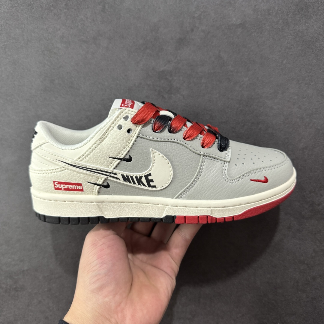 280💰【定制版】Nike SB Dunk Low Supreme联名 双拼米灰三勾 高端定制 低帮休闲板鞋 #大厂纯原品质出货 定制鞋盒 超高清洁度 皮料切割干净无任何毛边 细节完美 货号:QW5836-010 尺码:36 36.5 37.5 38 38.5 39 40 40.5 41 42 42.5 43 44 44.5 45-选品中心