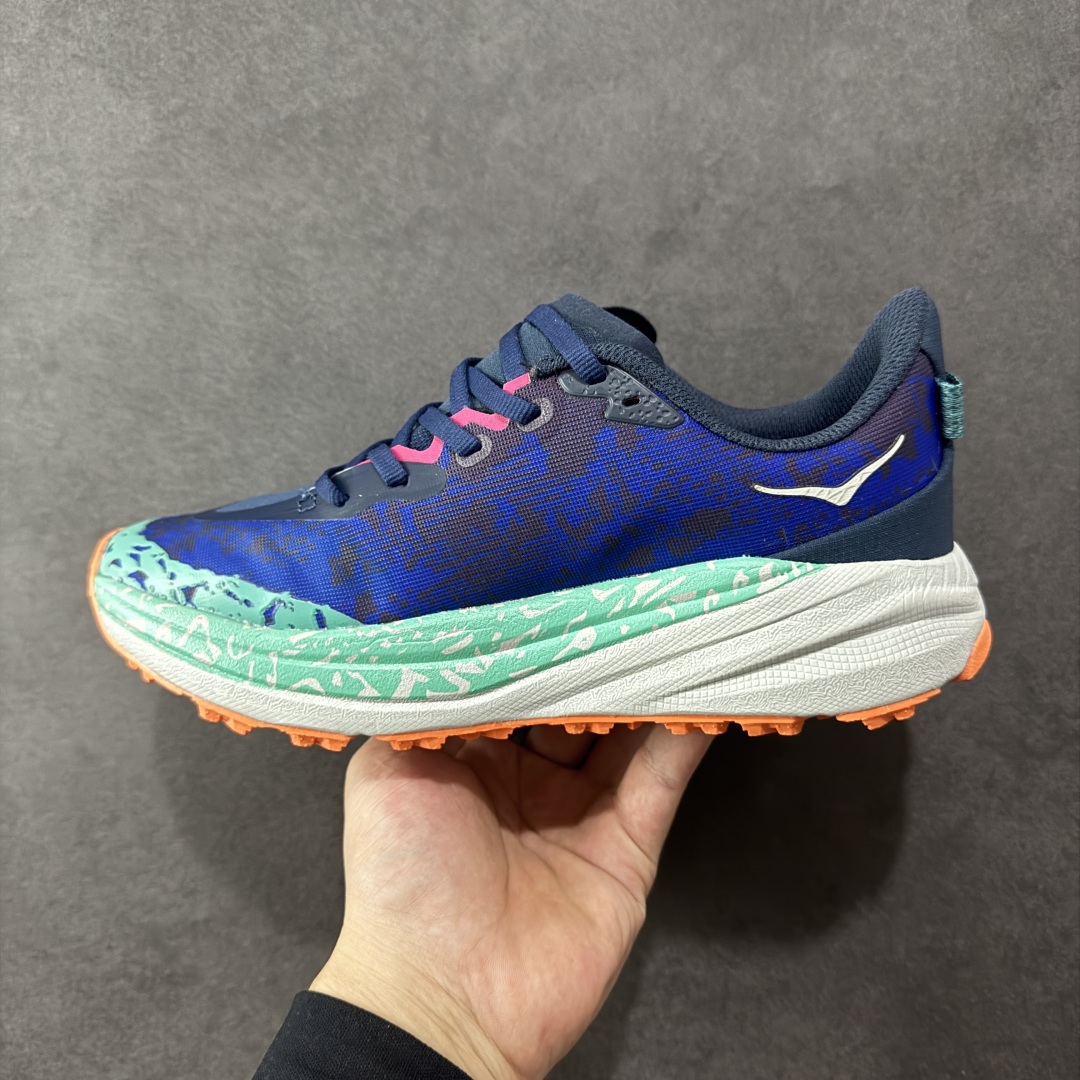 图片[2]-【FS版】HOKA ONE ONE M Speedgoat 6 低帮专业越野跑步鞋 相较于前几代Mafate包裹感更好跟Speedgoat(快速羚羊)系列比起来更加舒适鞋底防滑性能在下坡的石板台阶和原始路面都有很好的表现 HOKA血统属性厚底设计 在快速下坡时起到缓震保护作用减少重力给予脚踝、膝部、髋关节等处带来的冲击力 货号： 1147811/VYM-选品中心