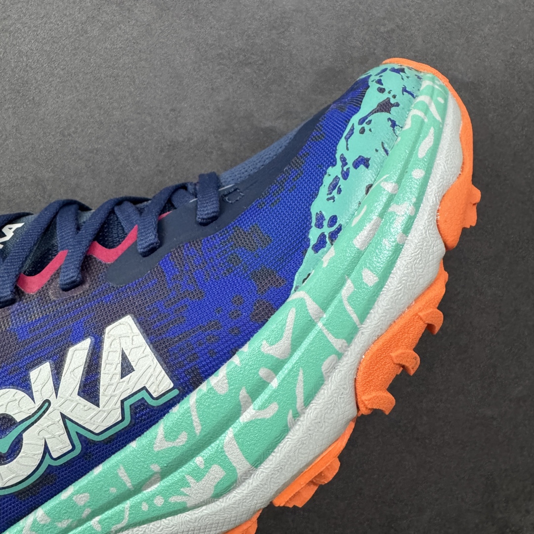 图片[5]-【FS版】HOKA ONE ONE M Speedgoat 6 低帮专业越野跑步鞋 相较于前几代Mafate包裹感更好跟Speedgoat(快速羚羊)系列比起来更加舒适鞋底防滑性能在下坡的石板台阶和原始路面都有很好的表现 HOKA血统属性厚底设计 在快速下坡时起到缓震保护作用减少重力给予脚踝、膝部、髋关节等处带来的冲击力 货号： 1147811/VYM-选品中心