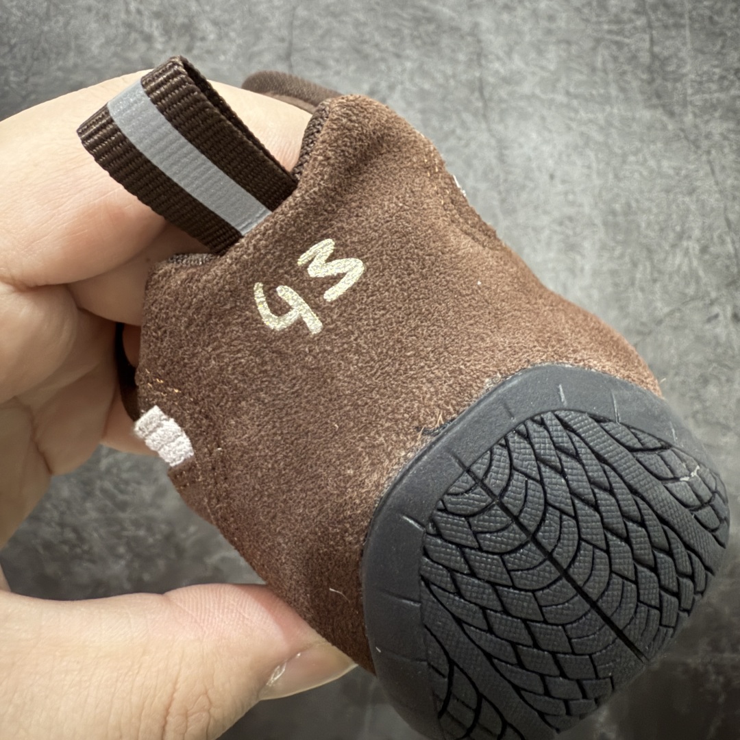 图片[2]-【首发版】巴黎世家联名款The Open Product x Puma Speedcat 极速赛车系列彪马低帮生活休闲鞋 原装档案原数据纸版楦型 采用原厂固色翻毛皮鞋面材质 二次成型\’猛帮\’成型工艺 全球知名运动品牌PUMA宝马赛车系列，融合了宝马车队的标志性配色，以趣味十足又前卫复古的设计引领潮流，将赛道精神融入街头时尚，开启前卫竞速之旅。自1978年巴伐利亚车队走上世界舞台，宝马赛车就在全球汽车制造和赛车运动领域留下了浓墨重彩的一笔。全新的两款BMW MMS Roma与BMW MMS Speedboat鞋款，均从宝马车型中汲取灵感。以黑或白为底色，融入经典配色，主打前卫复古风。Roma鞋款的鞋侧以复古的流线造型，缀以宝马经典Logo，巧妙吸睛；而Speedcat鞋款以亮眼三色条纹元素缀以舒适鞋面，赋予了独特的个性美学，演绎赛车的无尽能量 货号 406519 05 尺码 36 37 38 39 40 41 42 43 44 45 ｛官方同布 无半码｝ ⚠️-选品中心