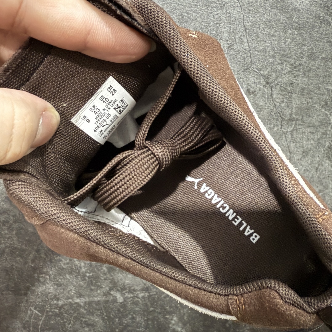 图片[7]-【首发版】巴黎世家联名款The Open Product x Puma Speedcat 极速赛车系列彪马低帮生活休闲鞋 原装档案原数据纸版楦型 采用原厂固色翻毛皮鞋面材质 二次成型\’猛帮\’成型工艺 全球知名运动品牌PUMA宝马赛车系列，融合了宝马车队的标志性配色，以趣味十足又前卫复古的设计引领潮流，将赛道精神融入街头时尚，开启前卫竞速之旅。自1978年巴伐利亚车队走上世界舞台，宝马赛车就在全球汽车制造和赛车运动领域留下了浓墨重彩的一笔。全新的两款BMW MMS Roma与BMW MMS Speedboat鞋款，均从宝马车型中汲取灵感。以黑或白为底色，融入经典配色，主打前卫复古风。Roma鞋款的鞋侧以复古的流线造型，缀以宝马经典Logo，巧妙吸睛；而Speedcat鞋款以亮眼三色条纹元素缀以舒适鞋面，赋予了独特的个性美学，演绎赛车的无尽能量 货号 406519 05 尺码 36 37 38 39 40 41 42 43 44 45 ｛官方同布 无半码｝ ⚠️-选品中心