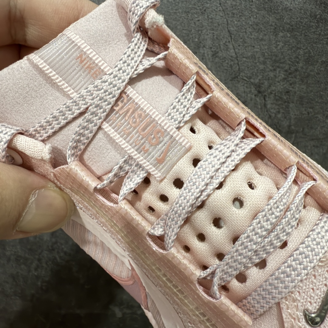 图片[5]-【XE纯原版】Nike Pegasus Premium Airscape 舒适百搭减震防滑耐磨透气 低帮跑步鞋 女鞋粉色    目前市场最强品质 原版购入开发 一切材质配件均匀原版一致 完美版型 高端玩家必推版本 高价零售必推版本 欢迎对比市面任意版本‼️ 这双鞋简直是时尚与科技的完美融合。 经典黑色鞋面，质感爆棚，搭配超亮眼的银色大勾子，瞬间成为街头焦点。 鞋侧独特小吊牌，细节满满，个性直接拉满。  脚下的全掌气垫更是亮点，红黑配色超吸睛，不仅颜值在线，缓震性能更是一绝。 不管是日常出街还是慢跑锻炼，都能给双脚极致舒适体验。  码数超全，36 – 46 码任你选！别犹豫啦，穿上它，轻松走出潮流范，开启你的时尚运动新旅程！   #独家原包 原底原料 开模打造  #原厂鞋标 高精密准度  #原楦原纸板开发 匹配原版98%以上  #后跟弧度 正确呈现  #原厂皮料 质感无敌  #皮料切割干净 无任何毛边 清洁度细节完美  货号：HQ2592-002 码段：36-40-选品中心