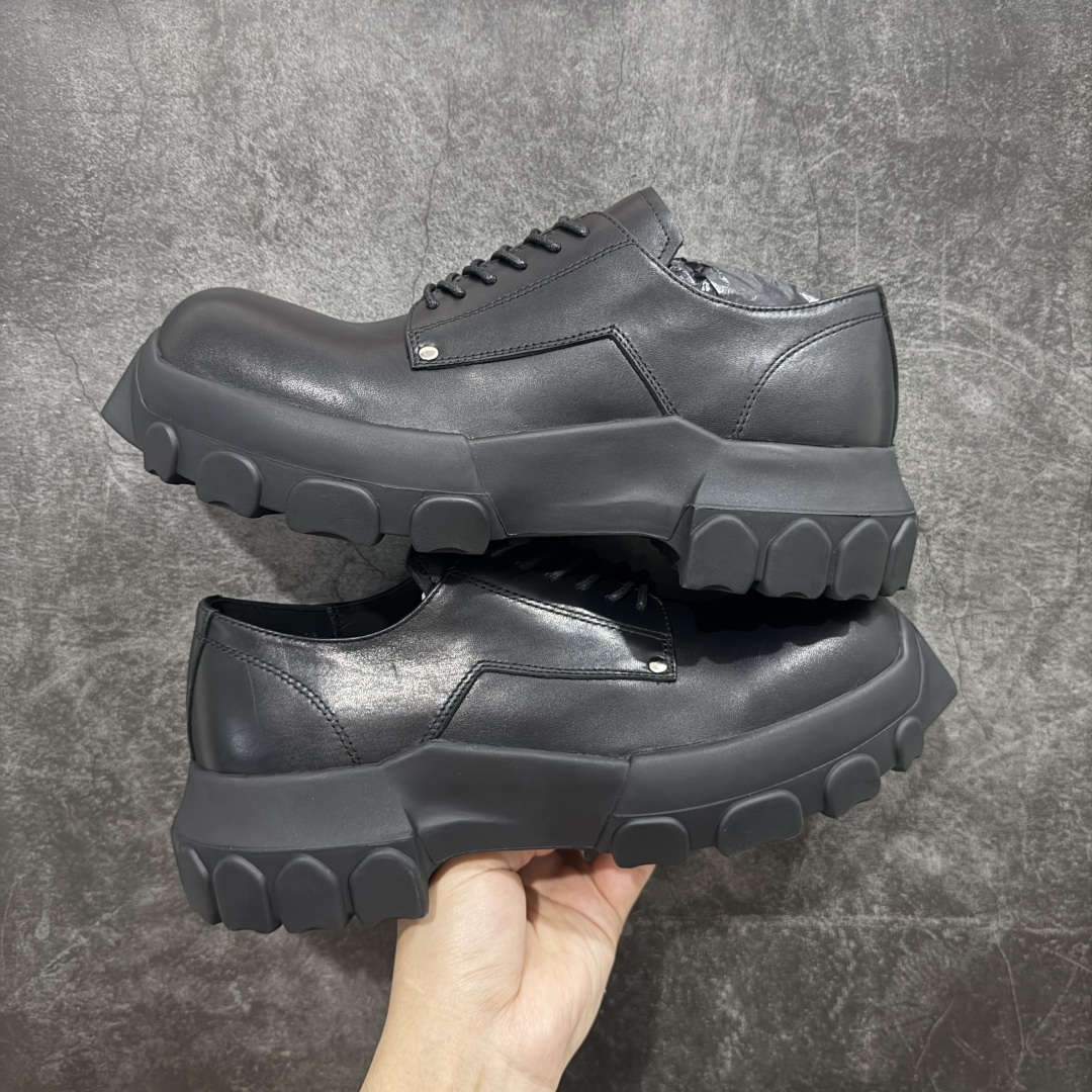  瑞克·欧文斯 / Rick Owens
RO欧文斯德比皮鞋
RICK OWENS 25 春夏 HOLL