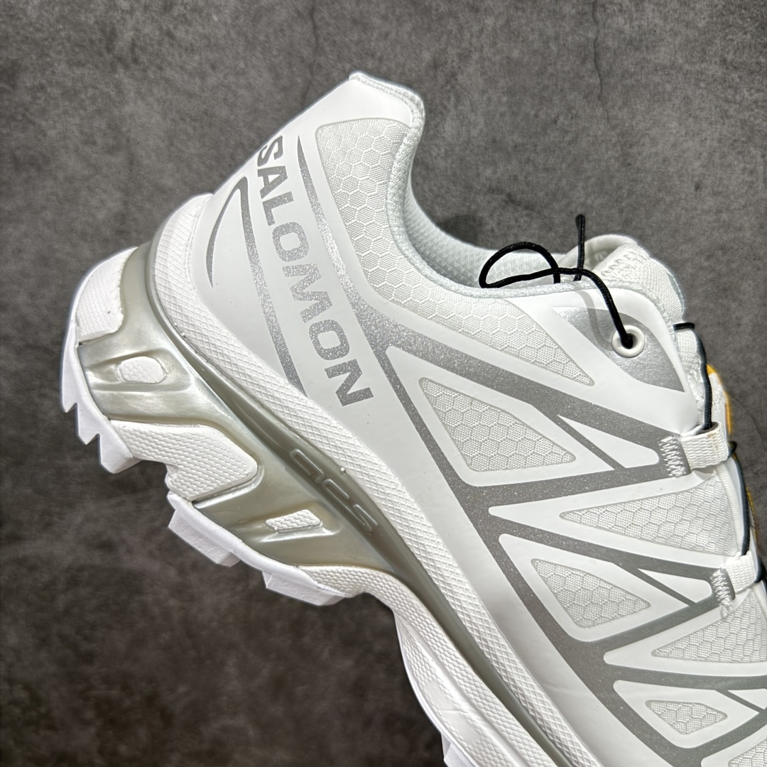 图片[7]-【绿X版】 Salomon XT-6 Gore-Tex防水款 萨洛蒙复古潮流户外机能登山跑鞋 白银 纯原外贸平台特供订单 耗时半年巨作 全套原纸板楦头开发 原厂特供网布配套加持 确保原汁原味 完美呈现版型 原档数据独家私模五层组合大底 男女鞋同步官方开发至46.5 原装Ortholite轻量化鞋垫 中底布带钢印编号 原厂TPU锁扣 进口港宝加持 后跟自然饱满 还原公司包裹性 鞋面以“锯齿”状的包裹系统呈现 在基色底之下加入了各种色点缀 将公司的最新技术和时尚前卫的造型融入耐用的长跑款式中 鞋面由 TPU 薄膜制成 并焊接在高耐磨网眼上 使其既时尚又坚固 由 ACS底盘支撑 可增强稳定性和支撑力 以及由橡胶凸耳 Contragrip外底覆盖的 EVA 缓冲中底 旨在应对崎岖的地形 鞋舌上的彩色Salomon 标签、Quicklace 系统以及鞋头、鞋舌和鞋跟上的附加品牌使细节更加完美 让穿着者可以轻松驾驭户外与通勤下的任何运动生活场景 无缝鞋身户外随意纵横 颜值与脚感兼备 出街通勤 绝对非常吸睛 你值得拥有 尺码：36 36.5 37.5 38 38.5 39 40 40.5 41 42 42.5 43 44 44.5 45 46 46.5-选品中心