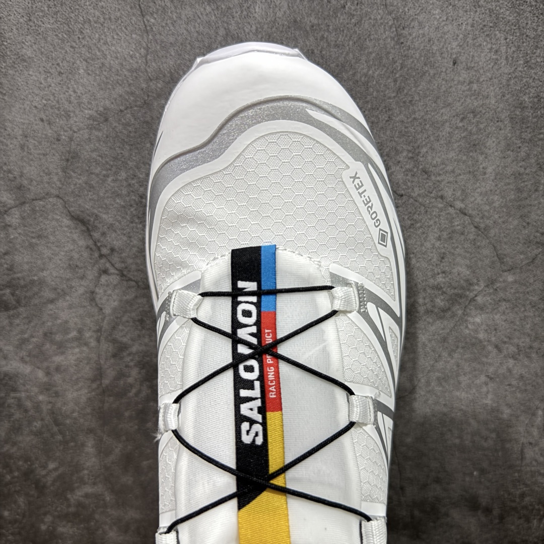 图片[5]-【绿X版】 Salomon XT-6 Gore-Tex防水款 萨洛蒙复古潮流户外机能登山跑鞋 白银 纯原外贸平台特供订单 耗时半年巨作 全套原纸板楦头开发 原厂特供网布配套加持 确保原汁原味 完美呈现版型 原档数据独家私模五层组合大底 男女鞋同步官方开发至46.5 原装Ortholite轻量化鞋垫 中底布带钢印编号 原厂TPU锁扣 进口港宝加持 后跟自然饱满 还原公司包裹性 鞋面以“锯齿”状的包裹系统呈现 在基色底之下加入了各种色点缀 将公司的最新技术和时尚前卫的造型融入耐用的长跑款式中 鞋面由 TPU 薄膜制成 并焊接在高耐磨网眼上 使其既时尚又坚固 由 ACS底盘支撑 可增强稳定性和支撑力 以及由橡胶凸耳 Contragrip外底覆盖的 EVA 缓冲中底 旨在应对崎岖的地形 鞋舌上的彩色Salomon 标签、Quicklace 系统以及鞋头、鞋舌和鞋跟上的附加品牌使细节更加完美 让穿着者可以轻松驾驭户外与通勤下的任何运动生活场景 无缝鞋身户外随意纵横 颜值与脚感兼备 出街通勤 绝对非常吸睛 你值得拥有 尺码：36 36.5 37.5 38 38.5 39 40 40.5 41 42 42.5 43 44 44.5 45 46 46.5-选品中心
