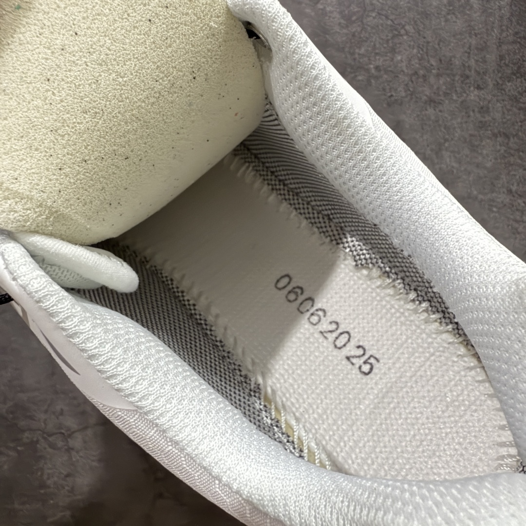 图片[9]-【绿X版】 Salomon XT-6 Gore-Tex防水款 萨洛蒙复古潮流户外机能登山跑鞋 白银 纯原外贸平台特供订单 耗时半年巨作 全套原纸板楦头开发 原厂特供网布配套加持 确保原汁原味 完美呈现版型 原档数据独家私模五层组合大底 男女鞋同步官方开发至46.5 原装Ortholite轻量化鞋垫 中底布带钢印编号 原厂TPU锁扣 进口港宝加持 后跟自然饱满 还原公司包裹性 鞋面以“锯齿”状的包裹系统呈现 在基色底之下加入了各种色点缀 将公司的最新技术和时尚前卫的造型融入耐用的长跑款式中 鞋面由 TPU 薄膜制成 并焊接在高耐磨网眼上 使其既时尚又坚固 由 ACS底盘支撑 可增强稳定性和支撑力 以及由橡胶凸耳 Contragrip外底覆盖的 EVA 缓冲中底 旨在应对崎岖的地形 鞋舌上的彩色Salomon 标签、Quicklace 系统以及鞋头、鞋舌和鞋跟上的附加品牌使细节更加完美 让穿着者可以轻松驾驭户外与通勤下的任何运动生活场景 无缝鞋身户外随意纵横 颜值与脚感兼备 出街通勤 绝对非常吸睛 你值得拥有 尺码：36 36.5 37.5 38 38.5 39 40 40.5 41 42 42.5 43 44 44.5 45 46 46.5-选品中心