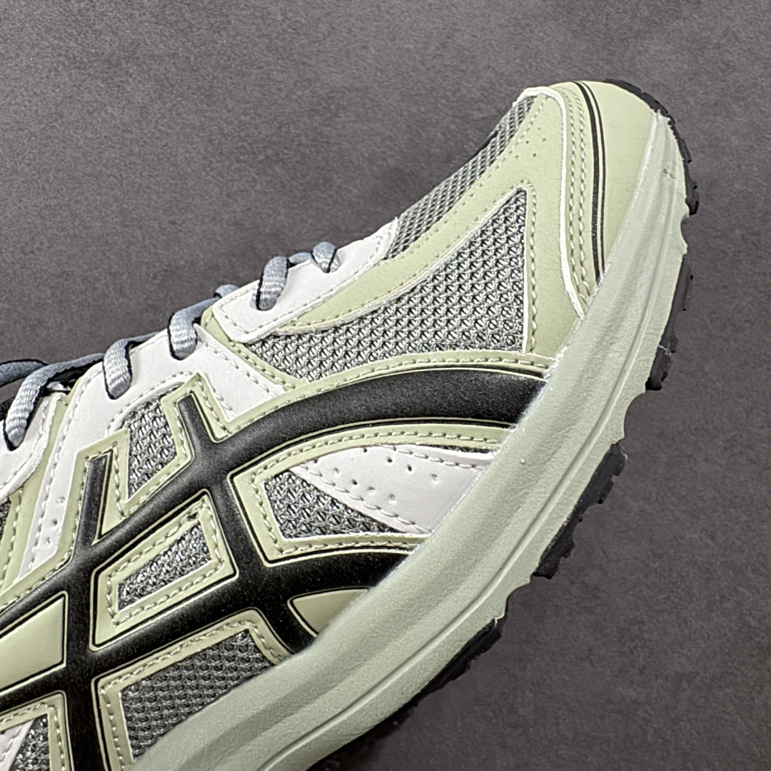 图片[5]-【K8版本】Asics Jog 100 S0阿斯克斯 亚瑟士 14代 低帮 灰绿 男女同款 缓震保护舒适百搭防滑耐磨透气低邦马拉松跑步鞋 Gel-Venturez 6跑鞋重新诠释了复古的跑步形状，并以其2000年代后期的美学理念重新铺装，向我们传奇的GEL-KAYANO系列致敬。通过更新的材料和组件重新诠释了鞋子的性能，此版本成为运动鞋世系中由Toshikazu Venturey以外的其他人设计的第一个迭代版本。火炬的传递也将重新点燃球队的标志性价值，同时在其性能发展上取得进步。这款鞋采用GEL技术的减震技术，与原始的中底具相映成趣，在改善鞋面贴合性的同时，还保留了自2008年起的多层皮革和网眼构造。 货号：1201A715-020 尺码：36-45带半码 编码：YBB220230-选品中心