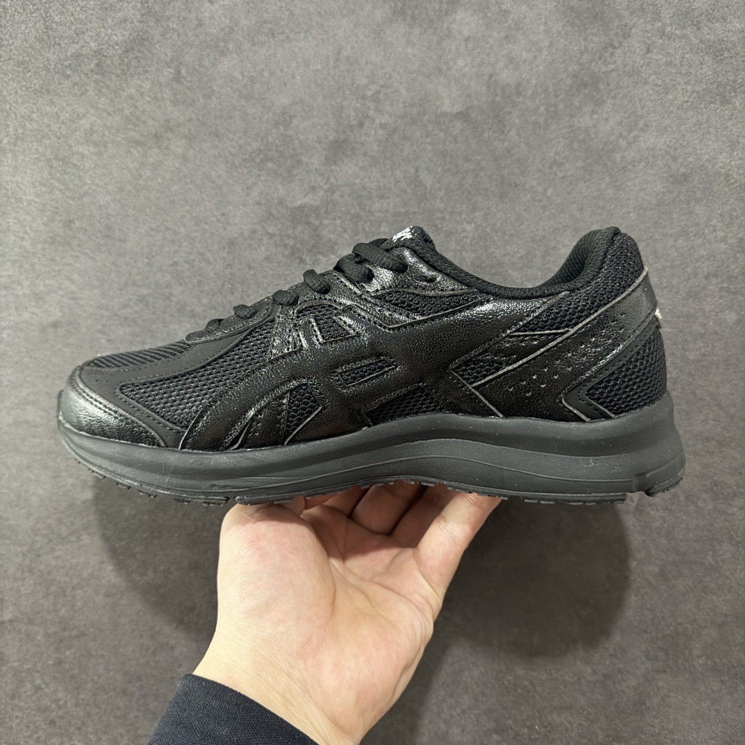 图片[2]-【K8版本】Asics Jog 100 S0阿斯克斯 亚瑟士 14代 低帮 灰绿 男女同款 缓震保护舒适百搭防滑耐磨透气低邦马拉松跑步鞋 Gel-Venturez 6跑鞋重新诠释了复古的跑步形状，并以其2000年代后期的美学理念重新铺装，向我们传奇的GEL-KAYANO系列致敬。通过更新的材料和组件重新诠释了鞋子的性能，此版本成为运动鞋世系中由Toshikazu Venturey以外的其他人设计的第一个迭代版本。火炬的传递也将重新点燃球队的标志性价值，同时在其性能发展上取得进步。这款鞋采用GEL技术的减震技术，与原始的中底具相映成趣，在改善鞋面贴合性的同时，还保留了自2008年起的多层皮革和网眼构造。 货号：122139201-001 尺码：36-45带半码 编码：YBB220230-选品中心