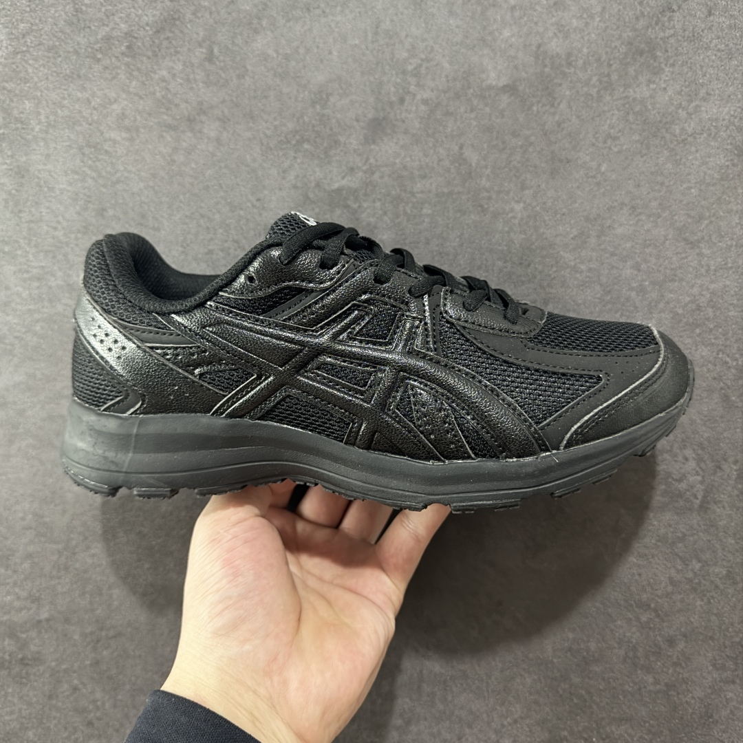 【K8版本】Asics Jog 100 S0阿斯克斯 亚瑟士 14代 低帮 灰绿 男女同款 缓震保护舒适百搭防滑耐磨透气低邦马拉松跑步鞋 Gel-Venturez 6跑鞋重新诠释了复古的跑步形状,并以其2000年代后期的美学理念重新铺装,向我们传奇的GEL-KAYANO系列致敬。通过更新的材料和组件重新诠释了鞋子的性能,此版本成为运动鞋世系中由Toshikazu Venturey以外的其他人设计的第一个迭代版本。火炬的传递也将重新点燃球队的标志性价值,同时在其性能发展上取得进步。这款鞋采用GEL技术的减震技术,与原始的中底具相映成趣,在改善鞋面贴合性的同时,还保留了自2008年起的多层皮革和网眼构造。 货号:122139201-001 尺码:36-45带半码 编码:YBB220230-选品中心