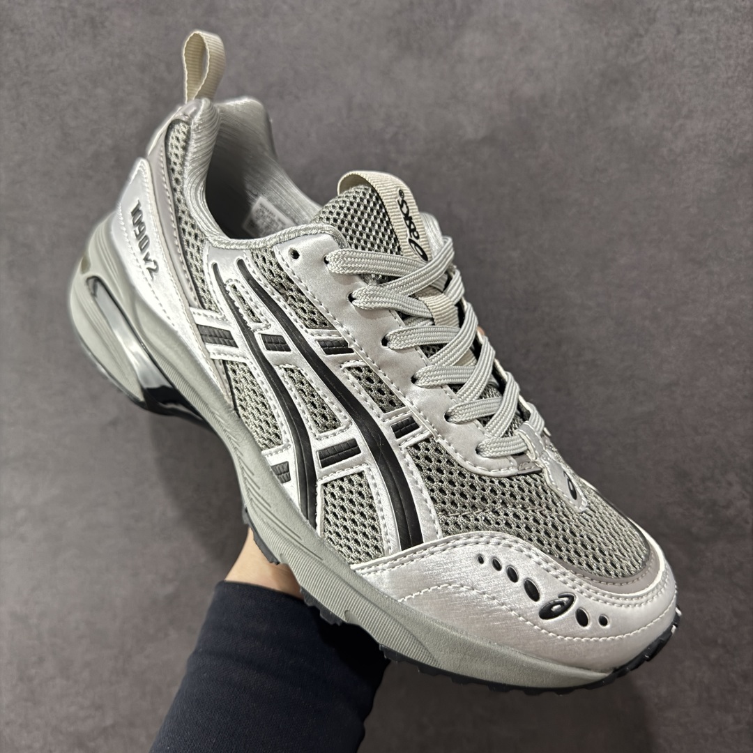 图片[3]-【K8版本】ASICS Tiger GEL-1090V2系列亚瑟士低帮户外风休闲运动跑步鞋 1203A254-020 ASICS 就推出了流行的 2004 GEL-1090 的新版本 该产品因其复古外观和舒适的造型而被推向现代街头服饰 现在ASICS 以时下流行的运动美学改造鞋款 以对跑步者的新诠释打造全新 GEL-1090 V2 在新版本中 ASICS 专注于日常衣橱的采用 将优质绒面革和柔软皮革的毛绒组合拼凑在运动鞋的覆盖层上 以柔和的配色为重点，新运动鞋的改良美学为 2019 年发布的 GEL-1090 的金属色调提供了一种简约的选择 然而 它曾经受到运动员广泛喜爱的流线型轮廓在新型号中保持不变 将舒适性和多功能性保持在设计的核心 这款运动鞋还保留了网眼鞋身 确保透气性 圆形鞋带确保贴合 在原版的新进展中 该品牌使用 GEL 系列的最新技术开发更新了运动鞋的外观 简约之选 新运动鞋的改良美学 尺码：36 37 37.5 38 39 39.5 40.5 41.5 42 42.5 43.5 44 45 编码：YBB230240-选品中心