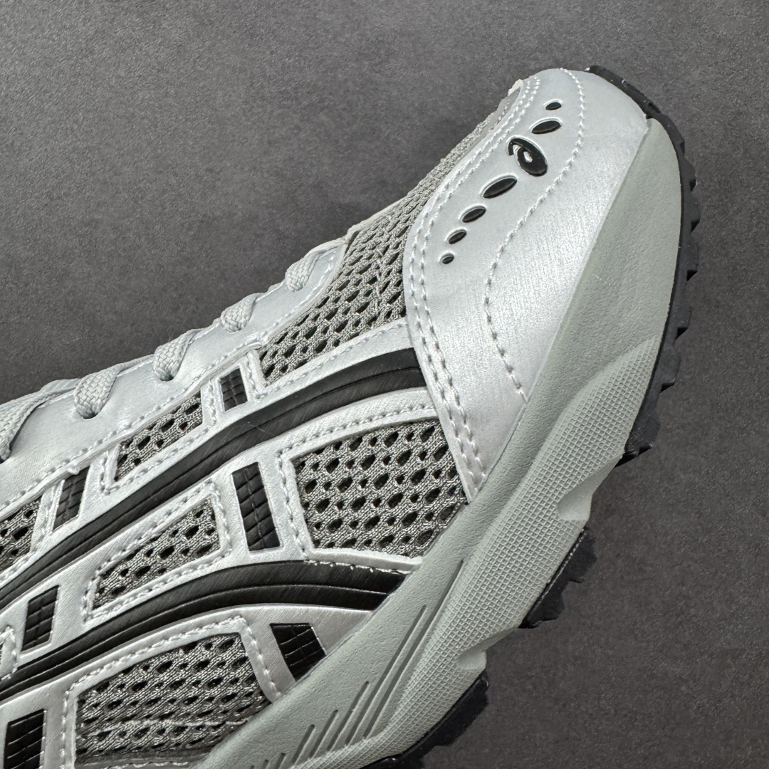 图片[5]-【K8版本】ASICS Tiger GEL-1090V2系列亚瑟士低帮户外风休闲运动跑步鞋 1203A254-020 ASICS 就推出了流行的 2004 GEL-1090 的新版本 该产品因其复古外观和舒适的造型而被推向现代街头服饰 现在ASICS 以时下流行的运动美学改造鞋款 以对跑步者的新诠释打造全新 GEL-1090 V2 在新版本中 ASICS 专注于日常衣橱的采用 将优质绒面革和柔软皮革的毛绒组合拼凑在运动鞋的覆盖层上 以柔和的配色为重点，新运动鞋的改良美学为 2019 年发布的 GEL-1090 的金属色调提供了一种简约的选择 然而 它曾经受到运动员广泛喜爱的流线型轮廓在新型号中保持不变 将舒适性和多功能性保持在设计的核心 这款运动鞋还保留了网眼鞋身 确保透气性 圆形鞋带确保贴合 在原版的新进展中 该品牌使用 GEL 系列的最新技术开发更新了运动鞋的外观 简约之选 新运动鞋的改良美学 尺码：36 37 37.5 38 39 39.5 40.5 41.5 42 42.5 43.5 44 45 编码：YBB230240-选品中心