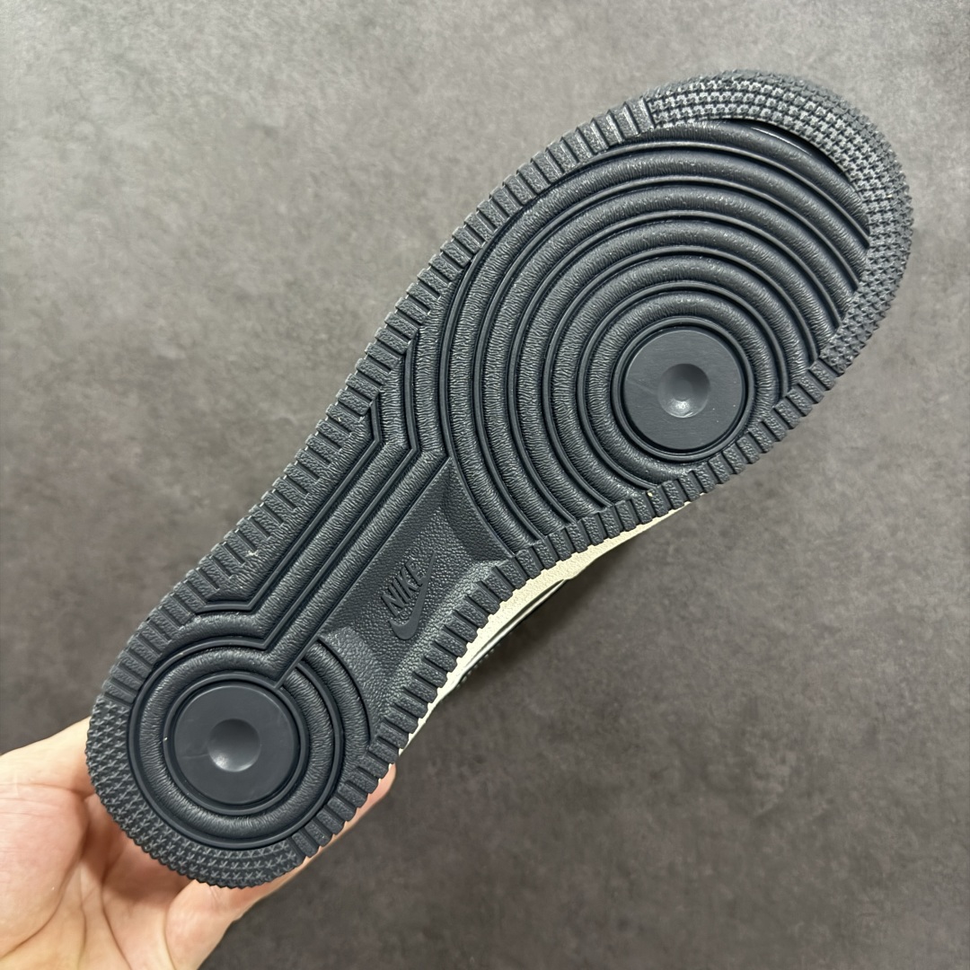 图片[9]-【定制版】NIke Air Force 1 \’07 Low × BLCG 联名款空军一号低帮运动休闲鞋 折边针车 工艺难度大 原楦头原纸板 原装鞋盒 定制五金配件 内置全掌气垫 原厂鞋底 货号：XL1979-103 尺码：36 36.5 37.5 38 38.5 39 40 40.5 41 42 42.5 43 44 44.5 45 编码：HXSA310320-选品中心