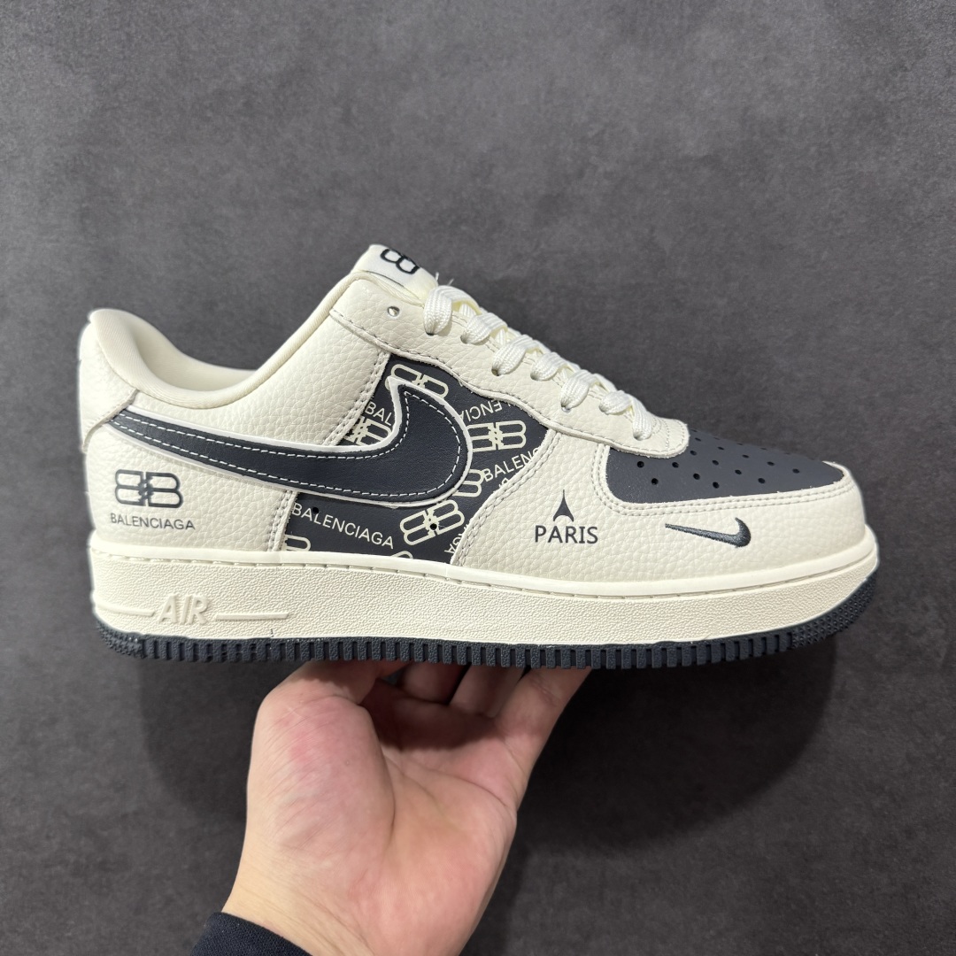 【定制版】NIke Air Force 1 \'07 Low × BLCG 联名款空军一号低帮运动休闲鞋 折边针车 工艺难度大 原楦头原纸板 原装鞋盒 定制五金配件 内置全掌气垫 原厂鞋底 货号:XL1979-103 尺码:36 36.5 37.5 38 38.5 39 40 40.5 41 42 42.5 43 44 44.5 45 编码:HXSA310320-选品中心