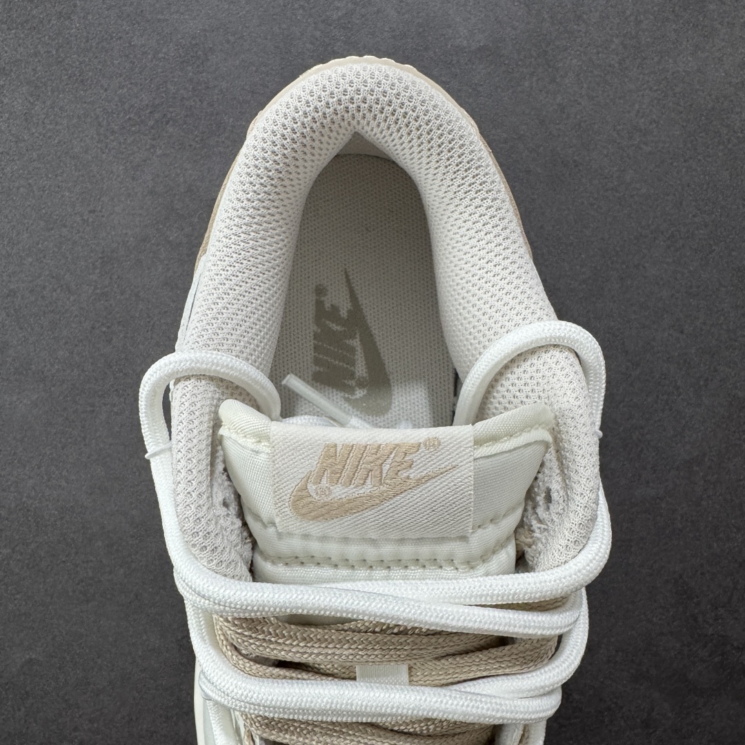 图片[7]-【YC版】NK Dunk Low 微糖奶咖 WG0510-070 此款灵感源自清晨咖啡里那抹温柔的奶沫，经典轮廓以低饱和度温柔调和，不浓不腻，散发着慵懒而高级的惬意感。细节处诉说着匠心精神，在简约中悄然注入舒适呼吸感。无论是松弛日常的通勤漫步，还是轻快活力的街头探索，它总能温柔包裹你的每一步，将那份治愈的低糖暖意，系于足尖。 定制系列天花板 无原鞋不开发 全系列得物原鞋一比一校对开发 配色持续更新中 终端对接 优势输出 全套原厂楦头原纸板数据档案倾力打造 原汁原味莞产 极致还原 圈内最强针车工艺 高端零售指定版 广东原厂配套原盒原标 鞋盒分三个尺码段 原厂冲刀 超高清洁度 全鞋零毛边皮料切割 采用原厂百宏鞋带以及原厂百宏织唛舌标 内标可供原厂几率过验 进口原装条纹中底布 四线拉帮白色点胶 原厂拉帮手法遵循公司 原厂电绣 极致还原 尺码：36 36.5 37.5 38 38.5 39 40 40.5 41 42 42.5 43 44 44.5 45 46 编码：HXSB330340-选品中心