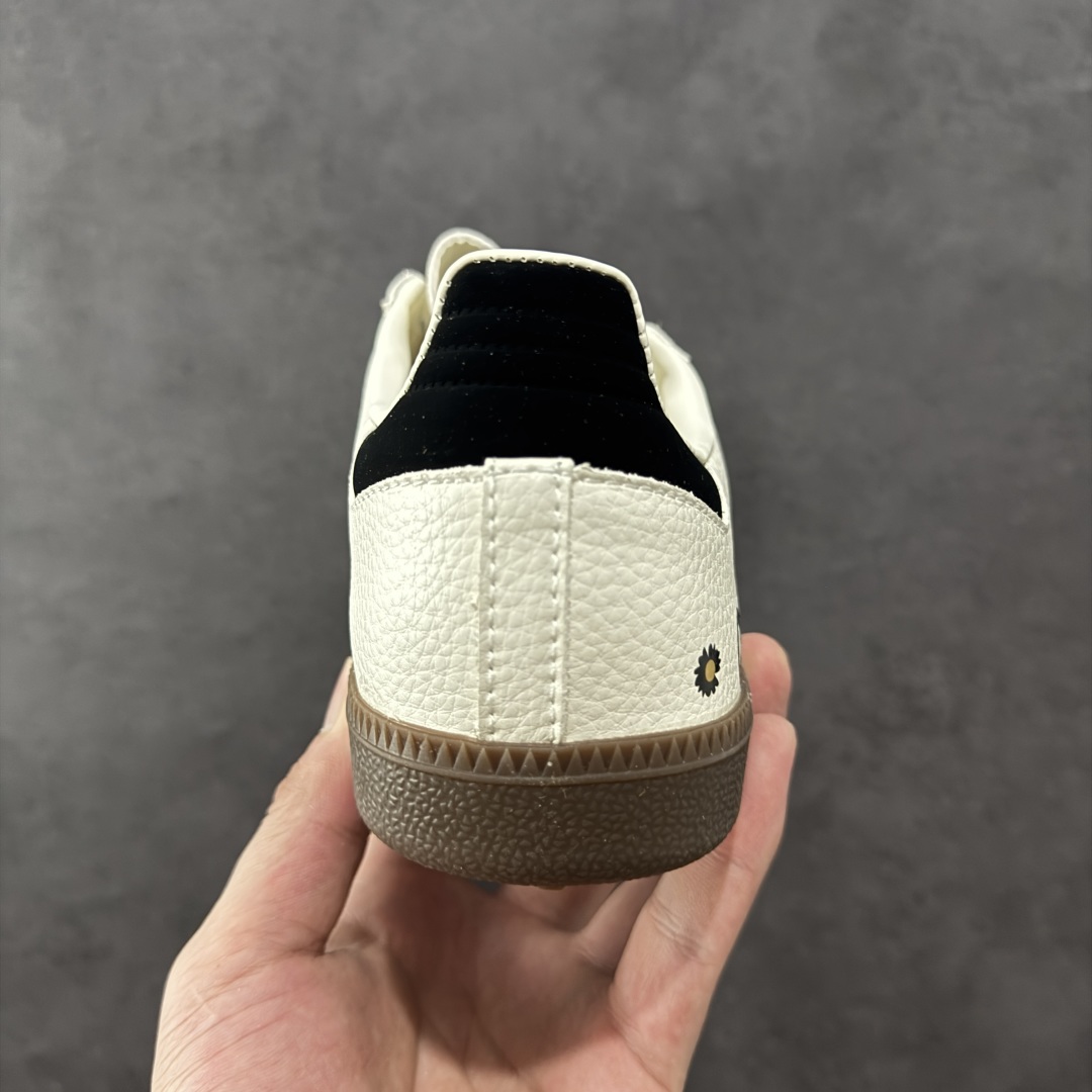 图片[4]-【定制版】adidas originals Samba OG 小雏菊 灰白黑 桑巴舞系列复古经典轻便板鞋 此款以简约大方的造型设计 给人以随性休闲的时尚格调 穿着舒适轻便，运动灵活自如 满足日常个性穿搭 货号：DX0005 尺码：36 36.5 37 38 38.5 39 40 40.5 41 42 42.5 43 44 44.5 45-选品中心