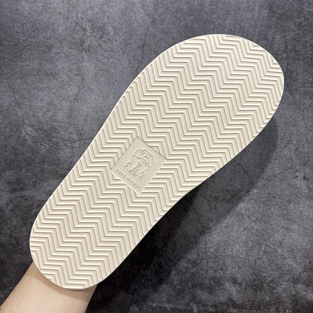 图片[9]-【佛山超a版】Brunello Cucinelli，BC 2025ss新款拖鞋出货 卡其色Logo二字麂皮凉拖，复古简约又不失时尚感，搭在任何穿搭上，都能轻松提升整体造型的精致度，每一步都走出随性自在 ，原版抽屉式包装，精致而大气i！ 面料：反毛皮 大底：超轻橡胶发泡 尺码：男款39-45-选品中心