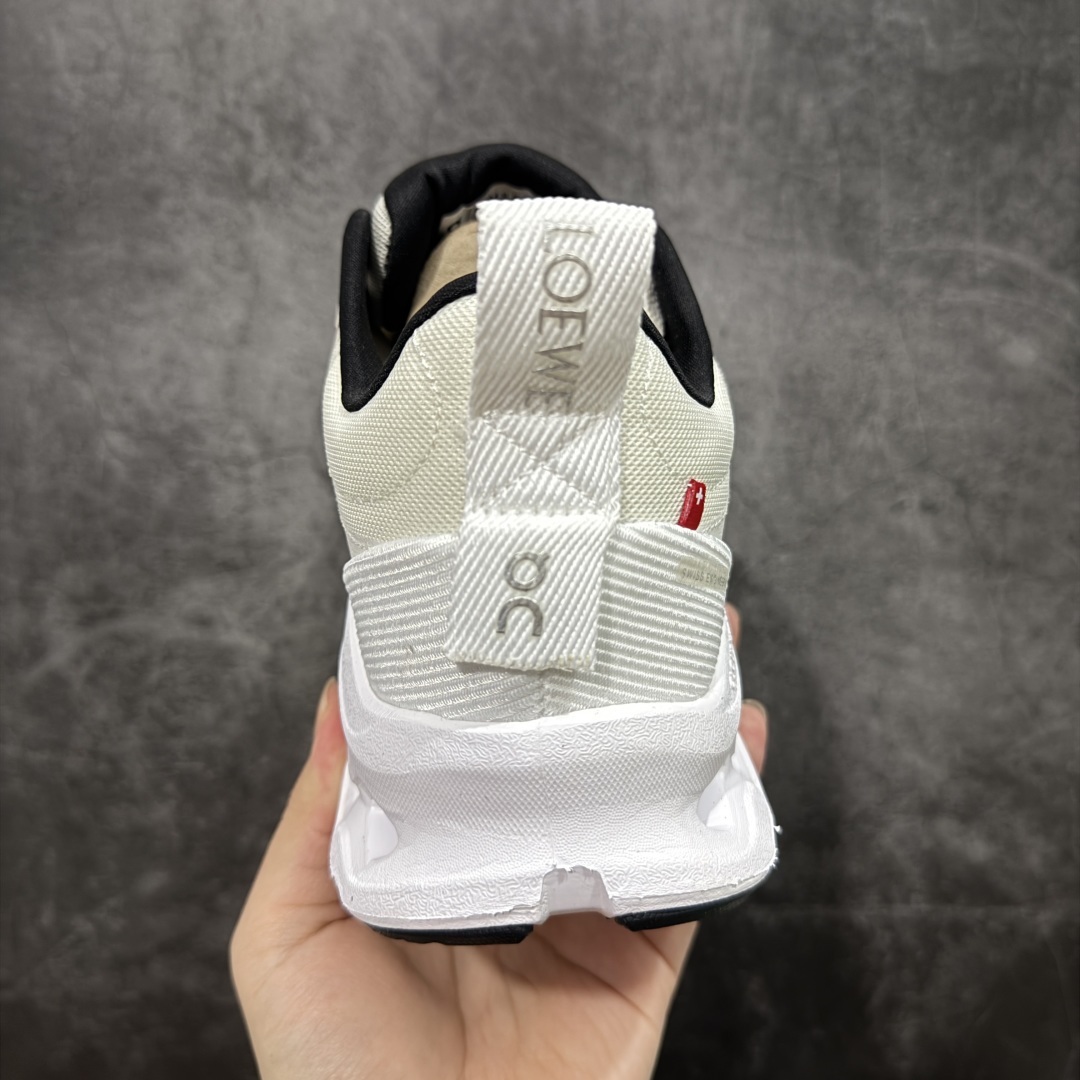 
【PE版本】ON昂跑 x Loewe 罗意威联名二代系列 
鞋面采用一体成型布料  有弹性非常透气 

