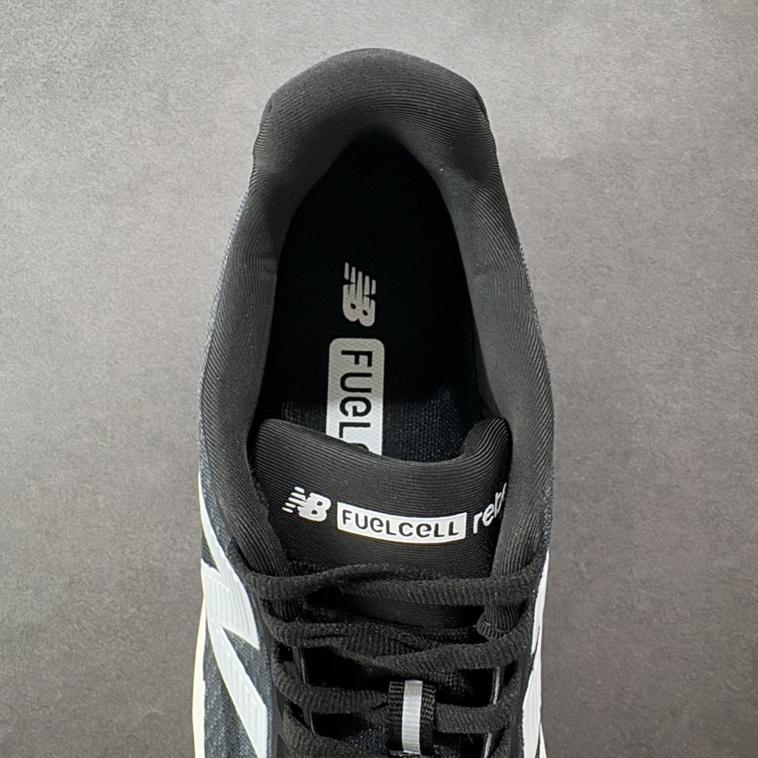 图片[7]-【纯原版】NEW BALANCE Rebel FuelCell Rebel V4 舒适时尚织物减震耐磨低帮马拉松轻量化跑步鞋 NB新百伦于 2019 年夏天首次发布了 Rebel 在制鞋业仍在向强调能量回报的弹力泡沫转变的时候 Rebel 确实是一个叛逆者 快进到 2024 年 Rebel v4 承诺通过重新配制的中底化合物和更高的堆叠高度提供更轻、更有弹性的跑步体验 就像New Balance SC Elite v4一样 Rebel v4 提供了完全重新设计的中底化合物 最新的混合物将 New Balance 专有的 FuelCell 泡沫（TPU 和 EVA 的混合物）与 PEBA 泡沫相结合 带来更弹跳的跑步体验 PEBA是一种超轻 高性能的泡沫 通常出现在镀碳超级鞋中 New Balance Rebel v4、ASICS Novablast 4和Brooks Hyperion Max都是精力充沛的无电镀运动鞋 在速度锻炼和快节奏中大放异彩 这三款鞋都依靠它们的中底泡沫和轻微的摇杆形状来创造一种向前滚动的感觉 而且虽然这些鞋子在堆叠高度和重量方面各不相同 但它们提供了相似的软硬比例 有足够的流行力来加快步伐 货号：MFCXLB4 尺码： 36-45-选品中心
