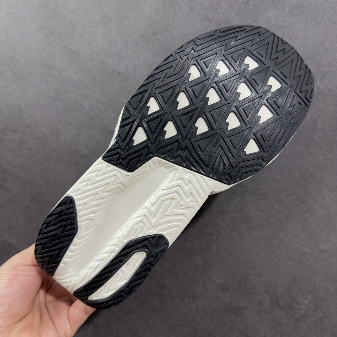 图片[9]-【纯原版】NEW BALANCE Rebel FuelCell Rebel V4 舒适时尚织物减震耐磨低帮马拉松轻量化跑步鞋 NB新百伦于 2019 年夏天首次发布了 Rebel 在制鞋业仍在向强调能量回报的弹力泡沫转变的时候 Rebel 确实是一个叛逆者 快进到 2024 年 Rebel v4 承诺通过重新配制的中底化合物和更高的堆叠高度提供更轻、更有弹性的跑步体验 就像New Balance SC Elite v4一样 Rebel v4 提供了完全重新设计的中底化合物 最新的混合物将 New Balance 专有的 FuelCell 泡沫（TPU 和 EVA 的混合物）与 PEBA 泡沫相结合 带来更弹跳的跑步体验 PEBA是一种超轻 高性能的泡沫 通常出现在镀碳超级鞋中 New Balance Rebel v4、ASICS Novablast 4和Brooks Hyperion Max都是精力充沛的无电镀运动鞋 在速度锻炼和快节奏中大放异彩 这三款鞋都依靠它们的中底泡沫和轻微的摇杆形状来创造一种向前滚动的感觉 而且虽然这些鞋子在堆叠高度和重量方面各不相同 但它们提供了相似的软硬比例 有足够的流行力来加快步伐 货号：MFCXLB4 尺码： 36-45-选品中心