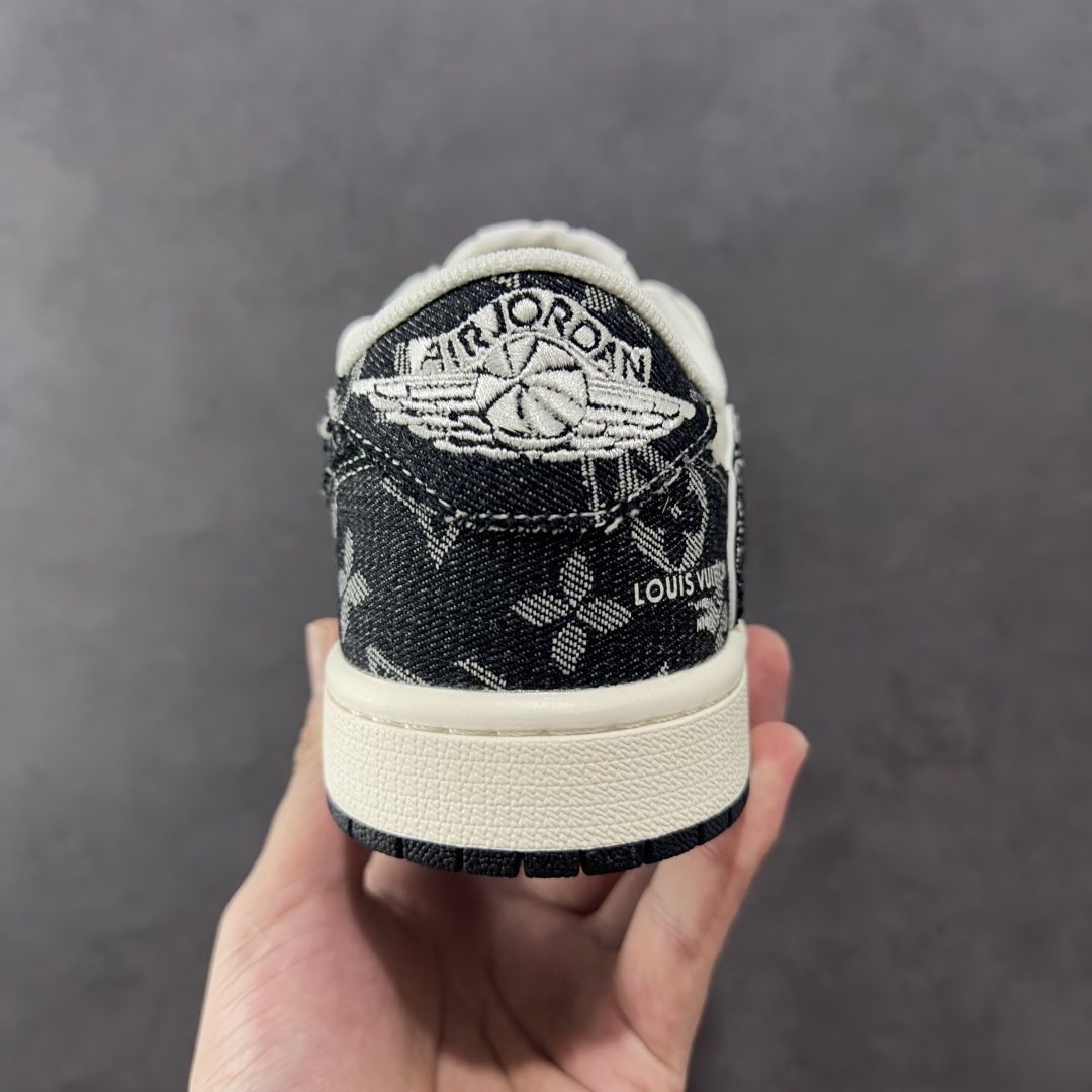 定制版Travis Scott x Fragment Design x Jordan Air Jordan 1 Low OG SP “LV联名—黑帆布抽绳” 联名低帮休闲板鞋  YX5066-388