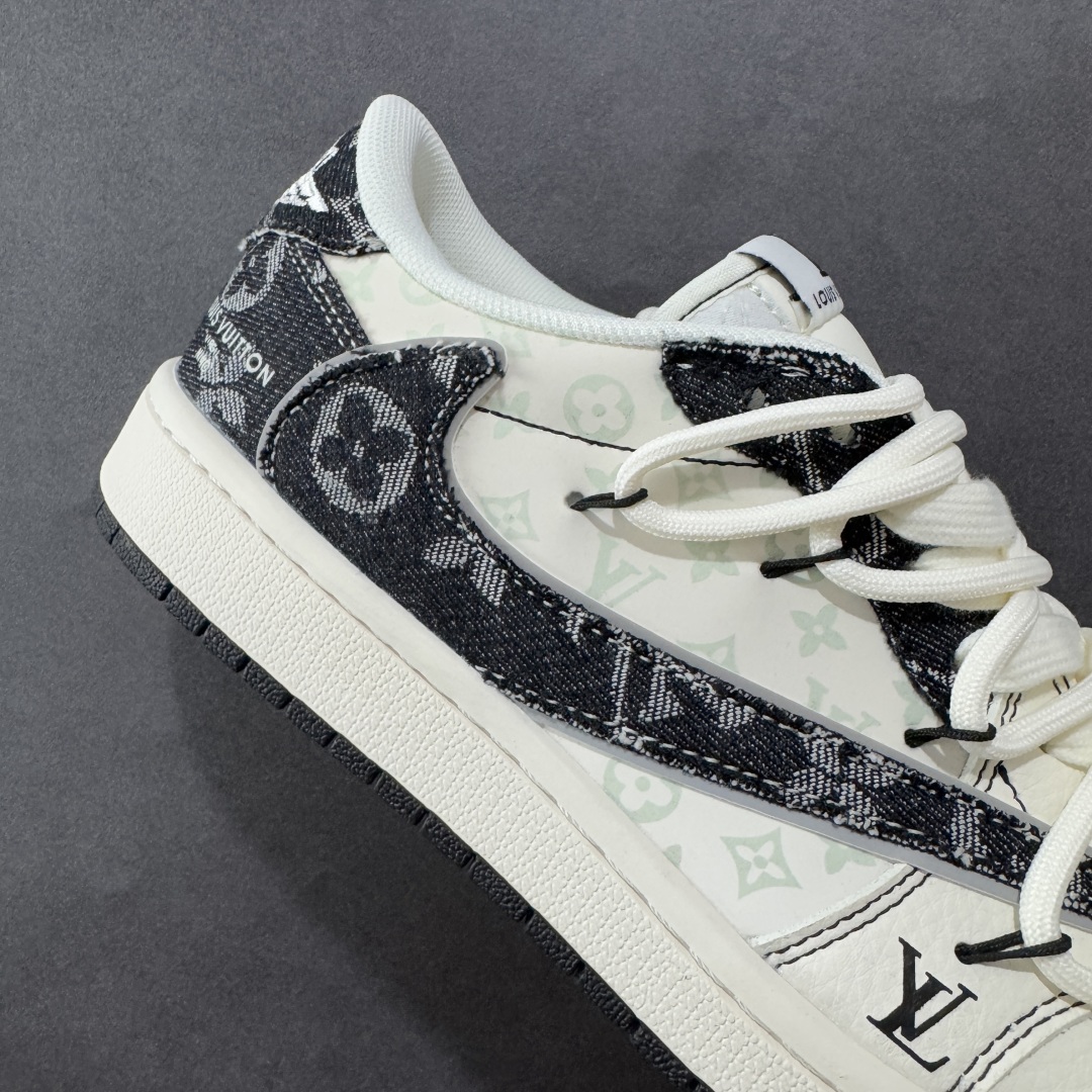 定制版Travis Scott x Fragment Design x Jordan Air Jordan 1 Low OG SP “LV联名—黑帆布抽绳” 联名低帮休闲板鞋  YX5066-388