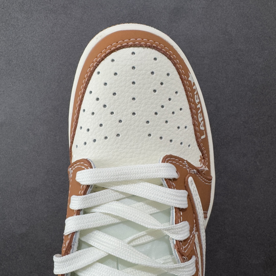 定制版Air Jordan 1 Low 倒勾 “LABUBU联名''经典棕白配色 XB1979-019