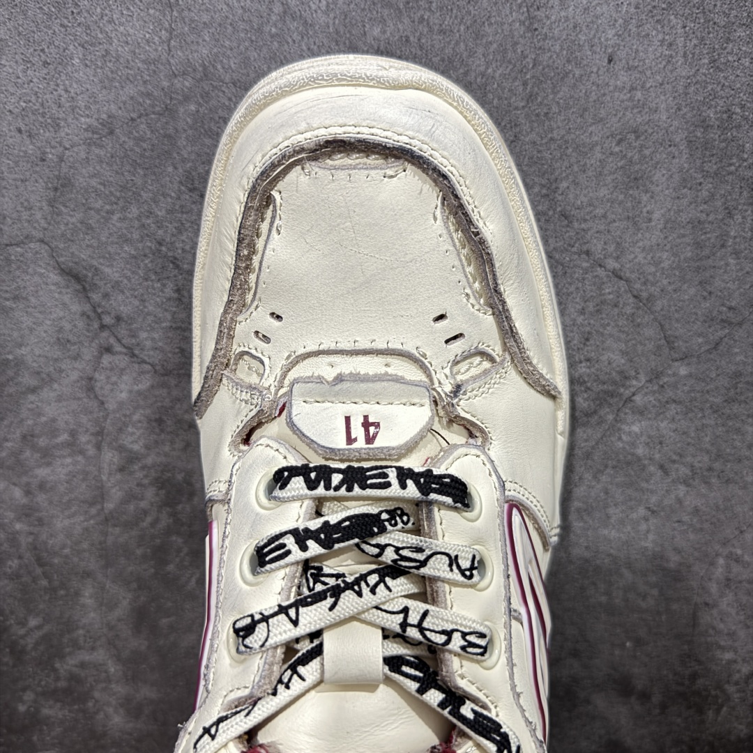 图片[5]-【OK纯原版】Balenciaga Hamptons Worn-Out 巴黎世家十八18代 涤纶（聚酯纤维）牛皮革 圆头系带 低帮 生活休闲鞋板鞋 全套原纸板楦头开发 最原汁原味的灵魂版型 全鞋荧光划线卡点 胶水把控整洁度追求极致完美 每一双都是工艺品 多重QC质检 超越公司货的品控标准 实实在在的免检产品 原盒原配 正确字体电绣 粗细、位置、大小正确 侧边TPU 透气孔匹配意产原版 正确分离大底 TPU软底 原版一致大底LOGO 立体感十足 原厂皮料水洗做旧 采购原厂网纱 偏大一码 尺码：35 36 37 38 39 40 41 42 43 44 45 46-选品中心