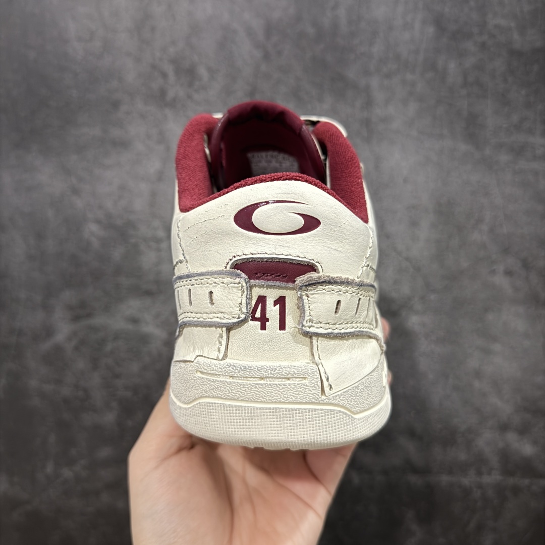 图片[4]-【OK纯原版】Balenciaga Hamptons Worn-Out 巴黎世家十八18代 涤纶（聚酯纤维）牛皮革 圆头系带 低帮 生活休闲鞋板鞋 全套原纸板楦头开发 最原汁原味的灵魂版型 全鞋荧光划线卡点 胶水把控整洁度追求极致完美 每一双都是工艺品 多重QC质检 超越公司货的品控标准 实实在在的免检产品 原盒原配 正确字体电绣 粗细、位置、大小正确 侧边TPU 透气孔匹配意产原版 正确分离大底 TPU软底 原版一致大底LOGO 立体感十足 原厂皮料水洗做旧 采购原厂网纱 偏大一码 尺码：35 36 37 38 39 40 41 42 43 44 45 46-选品中心