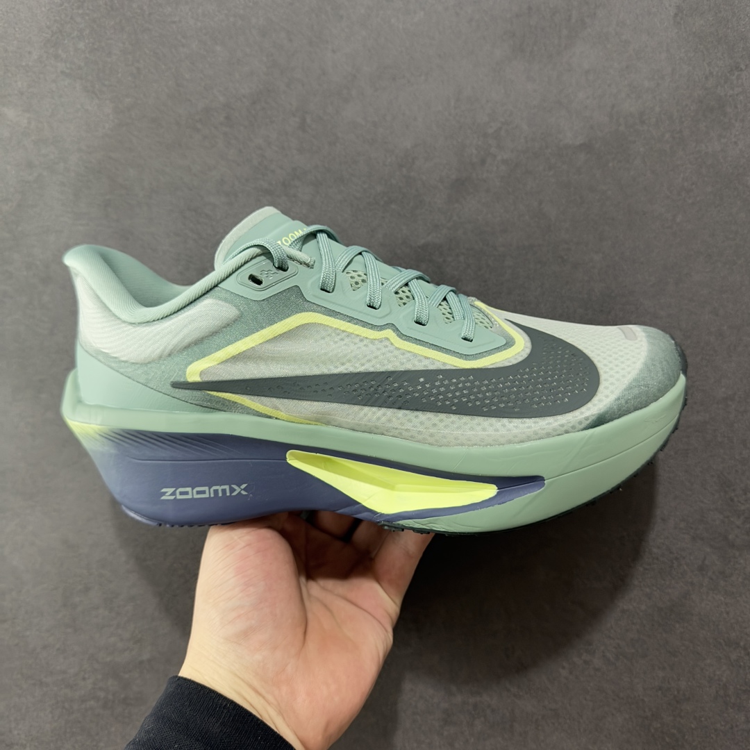 【公司级】NK ZoomX Invincible Run Flyknit FK6 Zoom Fly 6轻量飞织低帮休闲运动慢跑鞋 此鞋专为长跑运动员而生 是为5至10公里距离的赛事和训练打造研发过程 货号： FN8454-003 尺码： 36-46-选品中心