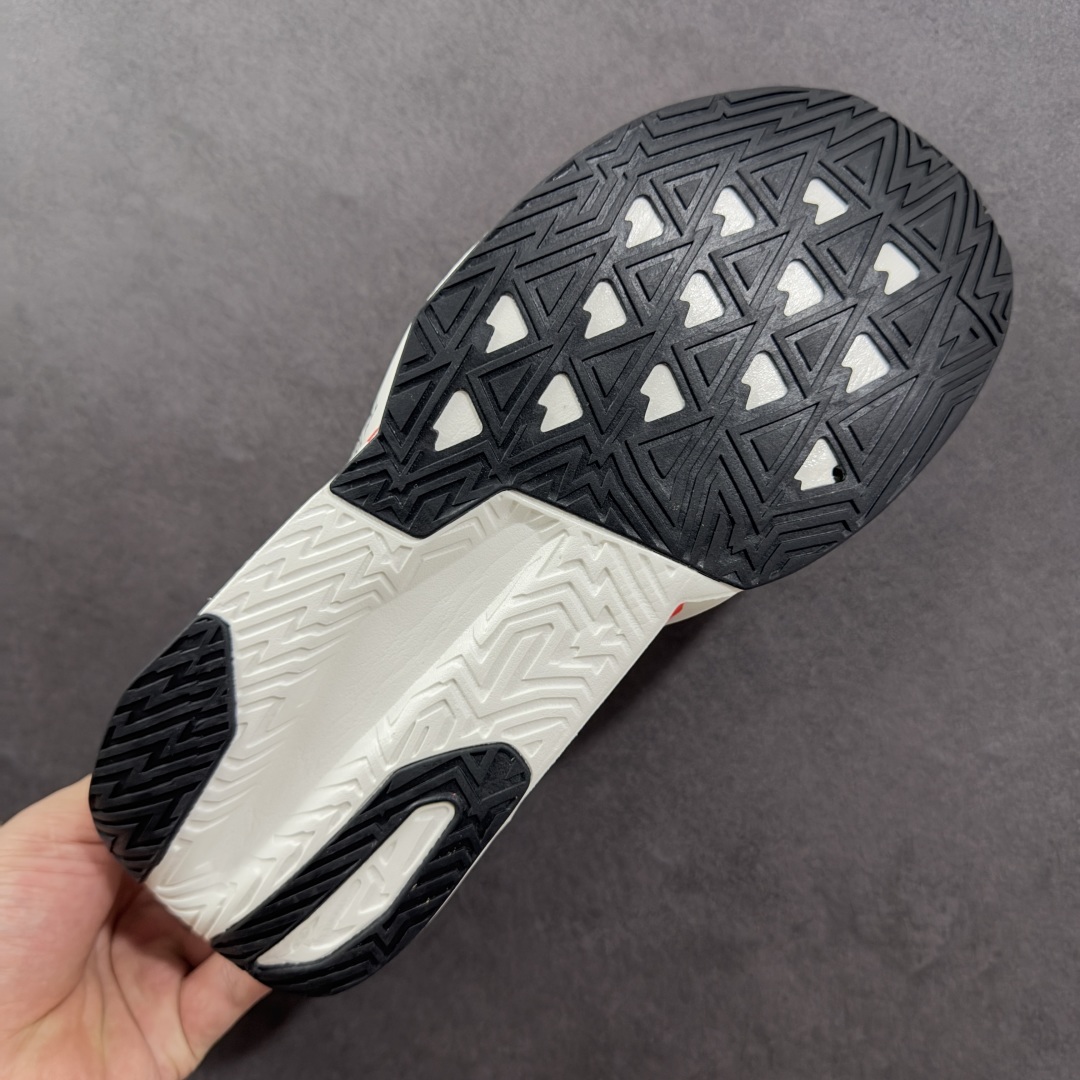 图片[9]-【公司级】NEW BALANCE Rebel FuelCell Rebel V4 舒适时尚织物减震耐磨低帮马拉松轻量化跑步鞋 NB新百伦于 2019 年夏天首次发布了 Rebel 在制鞋业仍在向强调能量回报的弹力泡沫转变的时候 Rebel 确实是一个叛逆者 快进到 2024 年 Rebel v4 承诺通过重新配制的中底化合物和更高的堆叠高度提供更轻、更有弹性的跑步体验 就像New Balance SC Elite v4一样 Rebel v4 提供了完全重新设计的中底化合物 最新的混合物将 New Balance 专有的 FuelCell 泡沫（TPU 和 EVA 的混合物）与 PEBA 泡沫相结合 带来更弹跳的跑步体验 PEBA是一种超轻 高性能的泡沫 通常出现在镀碳超级鞋中 New Balance Rebel v4、ASICS Novablast 4和Brooks Hyperion Max都是精力充沛的无电镀运动鞋 在速度锻炼和快节奏中大放异彩 这三款鞋都依靠它们的中底泡沫和轻微的摇杆形状来创造一种向前滚动的感觉 而且虽然这些鞋子在堆叠高度和重量方面各不相同 但它们提供了相似的软硬比例 有足够的流行力来加快步伐 货号：MFCXLB4 尺码： 40-45-选品中心