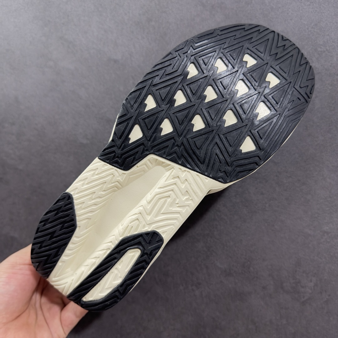 图片[9]-【公司级】NEW BALANCE Rebel FuelCell Rebel V4 舒适时尚织物减震耐磨低帮马拉松轻量化跑步鞋 NB新百伦于 2019 年夏天首次发布了 Rebel 在制鞋业仍在向强调能量回报的弹力泡沫转变的时候 Rebel 确实是一个叛逆者 快进到 2024 年 Rebel v4 承诺通过重新配制的中底化合物和更高的堆叠高度提供更轻、更有弹性的跑步体验 就像New Balance SC Elite v4一样 Rebel v4 提供了完全重新设计的中底化合物 最新的混合物将 New Balance 专有的 FuelCell 泡沫（TPU 和 EVA 的混合物）与 PEBA 泡沫相结合 带来更弹跳的跑步体验 PEBA是一种超轻 高性能的泡沫 通常出现在镀碳超级鞋中 New Balance Rebel v4、ASICS Novablast 4和Brooks Hyperion Max都是精力充沛的无电镀运动鞋 在速度锻炼和快节奏中大放异彩 这三款鞋都依靠它们的中底泡沫和轻微的摇杆形状来创造一种向前滚动的感觉 而且虽然这些鞋子在堆叠高度和重量方面各不相同 但它们提供了相似的软硬比例 有足够的流行力来加快步伐 货号：MFCXLB4 尺码： 40-45-选品中心