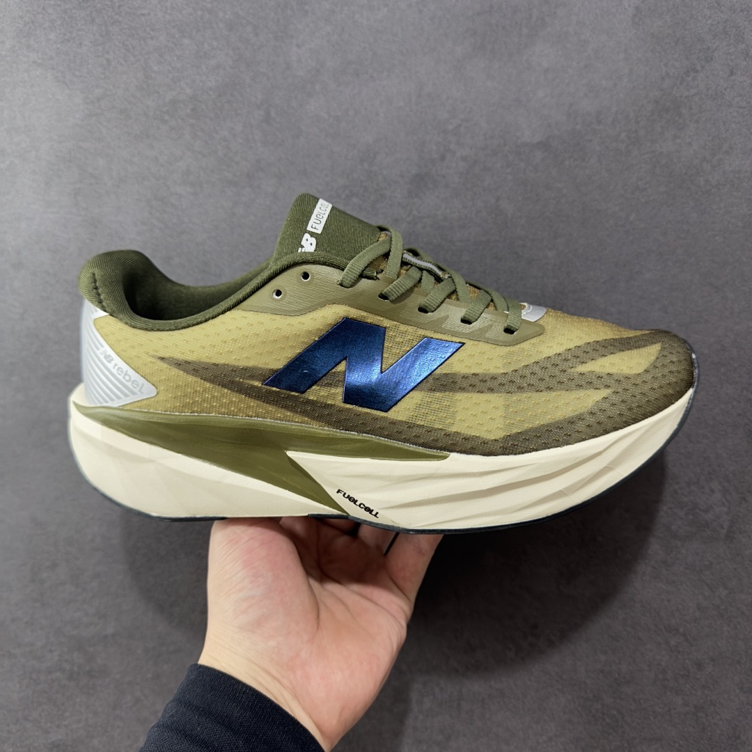 【公司级】NEW BALANCE Rebel FuelCell Rebel V4 舒适时尚织物减震耐磨低帮马拉松轻量化跑步鞋 NB新百伦于 2019 年夏天首次发布了 Rebel 在制鞋业仍在向强调能量回报的弹力泡沫转变的时候 Rebel 确实是一个叛逆者 快进到 2024 年 Rebel v4 承诺通过重新配制的中底化合物和更高的堆叠高度提供更轻、更有弹性的跑步体验 就像New Balance SC Elite v4一样 Rebel v4 提供了完全重新设计的中底化合物 最新的混合物将 New Balance 专有的 FuelCell 泡沫（TPU 和 EVA 的混合物）与 PEBA 泡沫相结合 带来更弹跳的跑步体验 PEBA是一种超轻 高性能的泡沫 通常出现在镀碳超级鞋中 New Balance Rebel v4、ASICS Novablast 4和Brooks Hyperion Max都是精力充沛的无电镀运动鞋 在速度锻炼和快节奏中大放异彩 这三款鞋都依靠它们的中底泡沫和轻微的摇杆形状来创造一种向前滚动的感觉 而且虽然这些鞋子在堆叠高度和重量方面各不相同 但它们提供了相似的软硬比例 有足够的流行力来加快步伐 货号：MFCXLB4 尺码： 40-45-选品中心