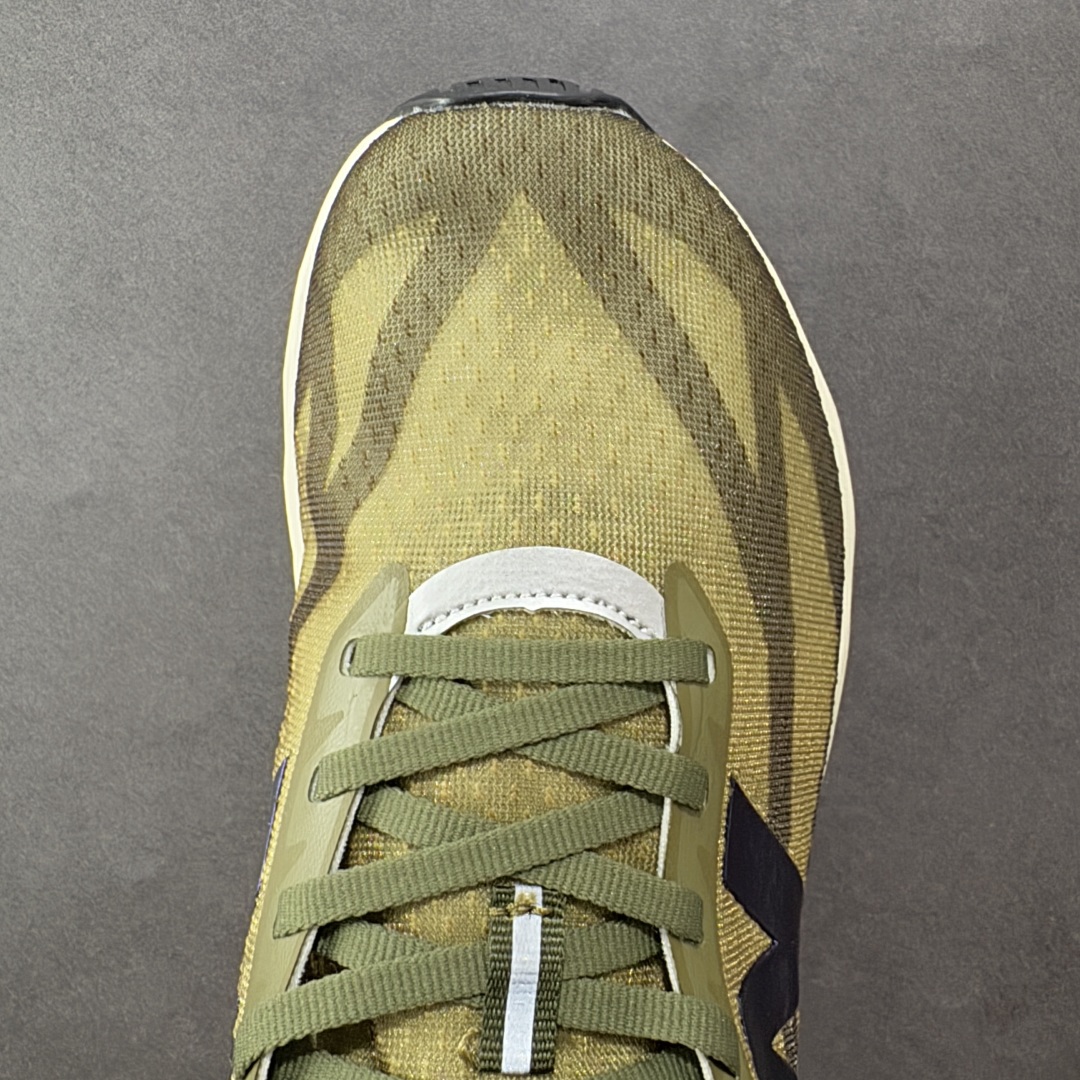 图片[8]-【公司级】NEW BALANCE Rebel FuelCell Rebel V4 舒适时尚织物减震耐磨低帮马拉松轻量化跑步鞋 NB新百伦于 2019 年夏天首次发布了 Rebel 在制鞋业仍在向强调能量回报的弹力泡沫转变的时候 Rebel 确实是一个叛逆者 快进到 2024 年 Rebel v4 承诺通过重新配制的中底化合物和更高的堆叠高度提供更轻、更有弹性的跑步体验 就像New Balance SC Elite v4一样 Rebel v4 提供了完全重新设计的中底化合物 最新的混合物将 New Balance 专有的 FuelCell 泡沫（TPU 和 EVA 的混合物）与 PEBA 泡沫相结合 带来更弹跳的跑步体验 PEBA是一种超轻 高性能的泡沫 通常出现在镀碳超级鞋中 New Balance Rebel v4、ASICS Novablast 4和Brooks Hyperion Max都是精力充沛的无电镀运动鞋 在速度锻炼和快节奏中大放异彩 这三款鞋都依靠它们的中底泡沫和轻微的摇杆形状来创造一种向前滚动的感觉 而且虽然这些鞋子在堆叠高度和重量方面各不相同 但它们提供了相似的软硬比例 有足够的流行力来加快步伐 货号：MFCXLB4 尺码： 40-45-选品中心