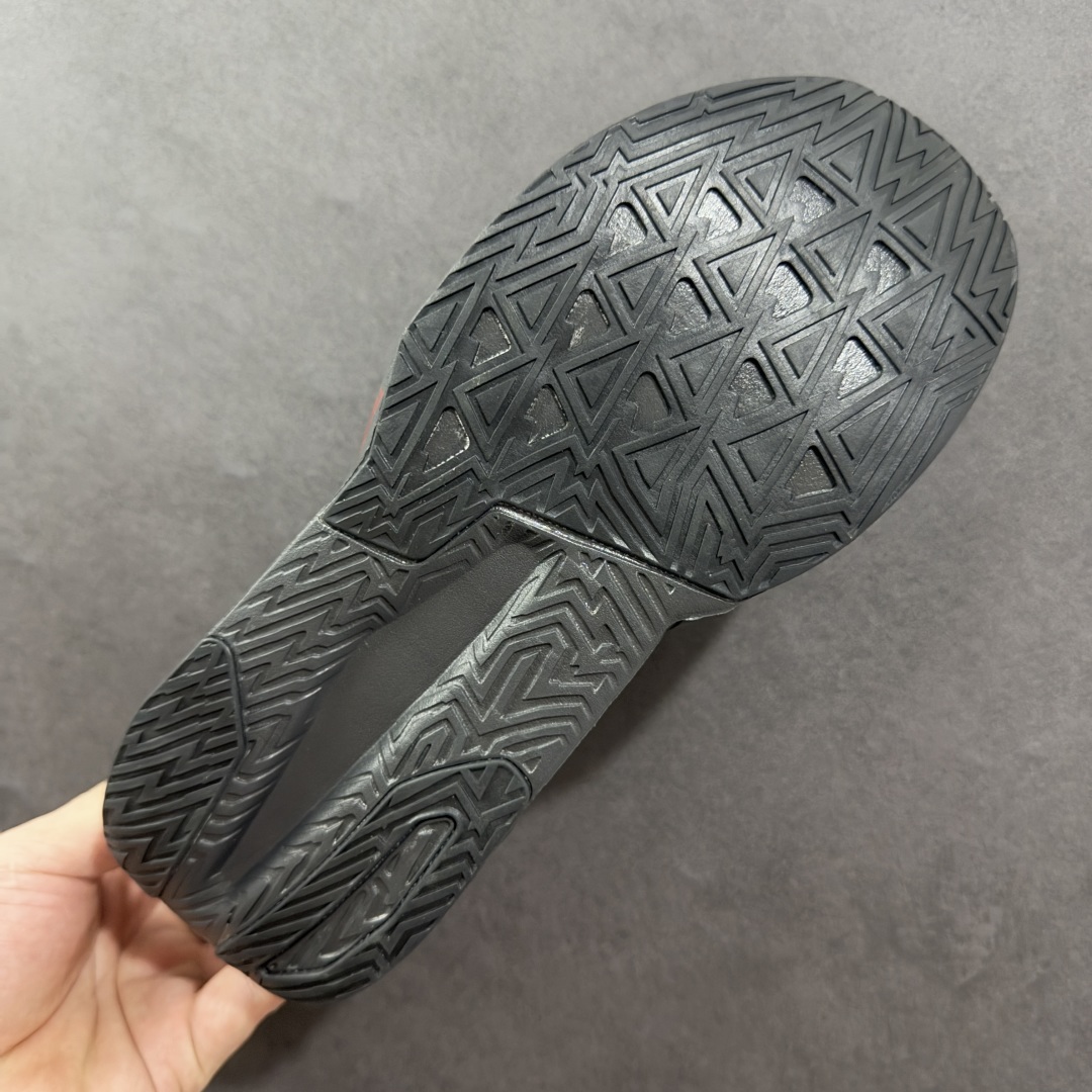 图片[9]-【公司级】NEW BALANCE Rebel FuelCell Rebel V4 舒适时尚织物减震耐磨低帮马拉松轻量化跑步鞋 NB新百伦于 2019 年夏天首次发布了 Rebel 在制鞋业仍在向强调能量回报的弹力泡沫转变的时候 Rebel 确实是一个叛逆者 快进到 2024 年 Rebel v4 承诺通过重新配制的中底化合物和更高的堆叠高度提供更轻、更有弹性的跑步体验 就像New Balance SC Elite v4一样 Rebel v4 提供了完全重新设计的中底化合物 最新的混合物将 New Balance 专有的 FuelCell 泡沫（TPU 和 EVA 的混合物）与 PEBA 泡沫相结合 带来更弹跳的跑步体验 PEBA是一种超轻 高性能的泡沫 通常出现在镀碳超级鞋中 New Balance Rebel v4、ASICS Novablast 4和Brooks Hyperion Max都是精力充沛的无电镀运动鞋 在速度锻炼和快节奏中大放异彩 这三款鞋都依靠它们的中底泡沫和轻微的摇杆形状来创造一种向前滚动的感觉 而且虽然这些鞋子在堆叠高度和重量方面各不相同 但它们提供了相似的软硬比例 有足够的流行力来加快步伐 货号：MFCXLB4 尺码： 40-45-选品中心