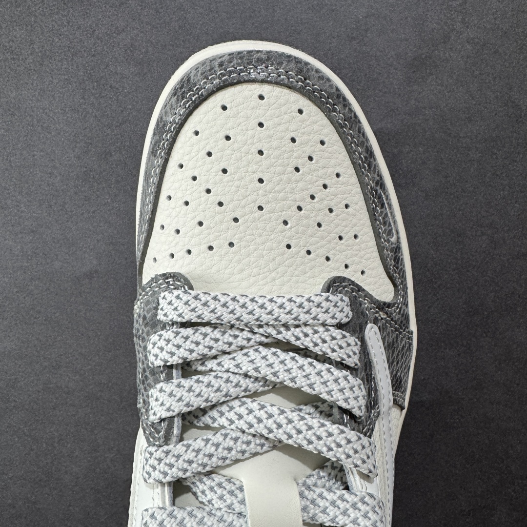 
【定制版】Travis Scott x Fragment Design x Air Jordan 1 